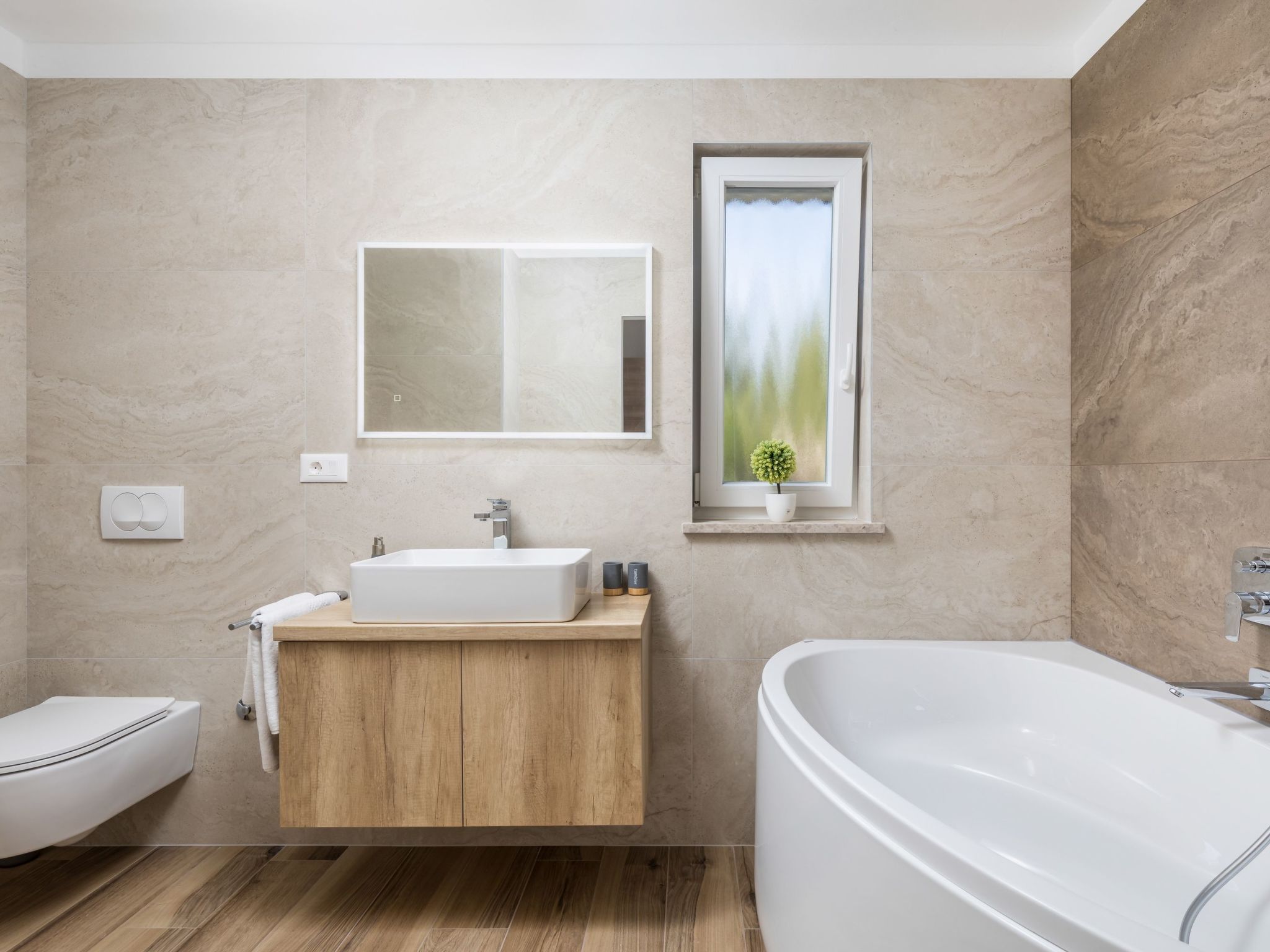 Romantische Villa mit Pool, umgeben von Natur-Image-tags.info