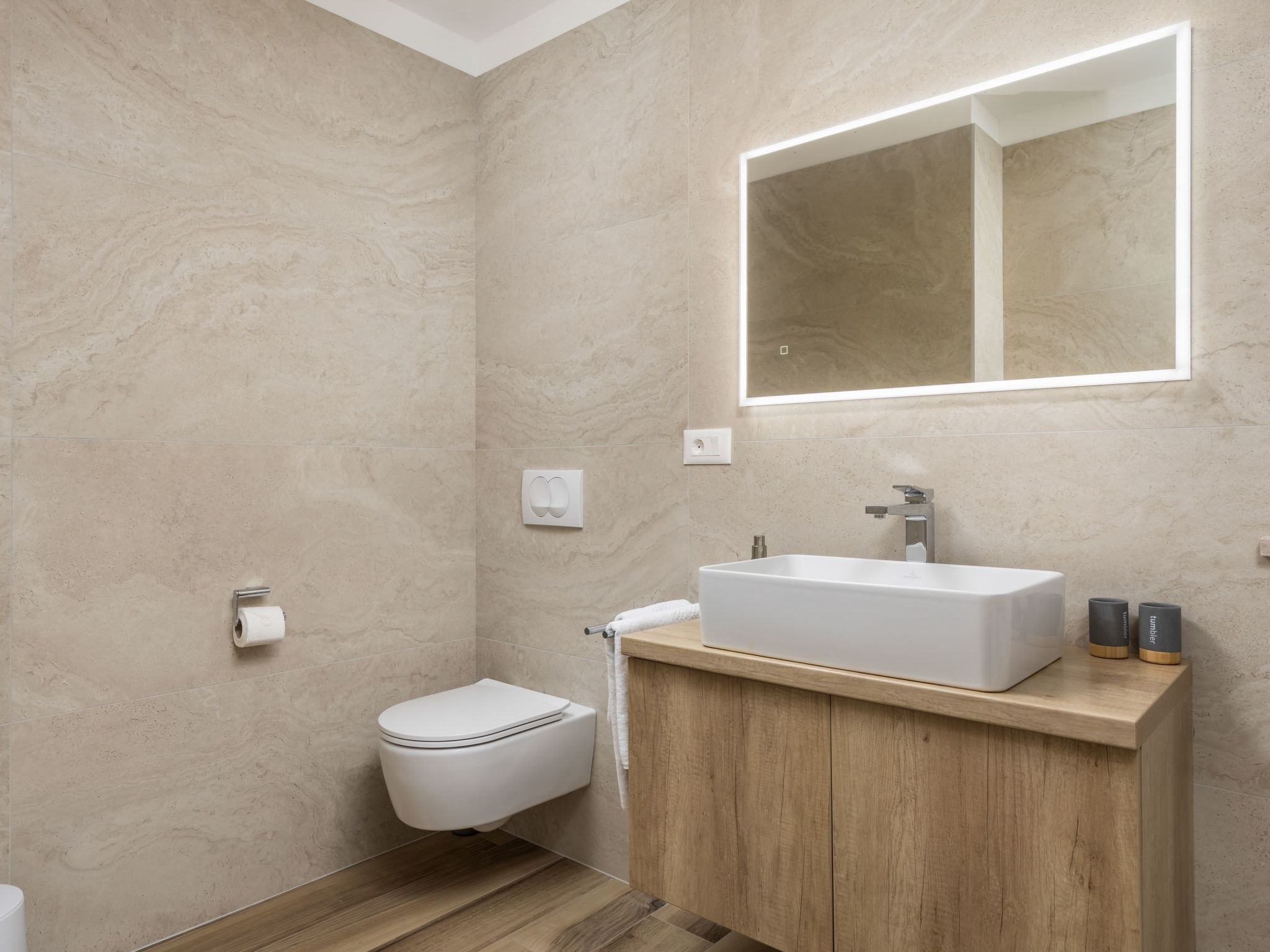 Romantische Villa mit Pool, umgeben von Natur-Image-tags.info