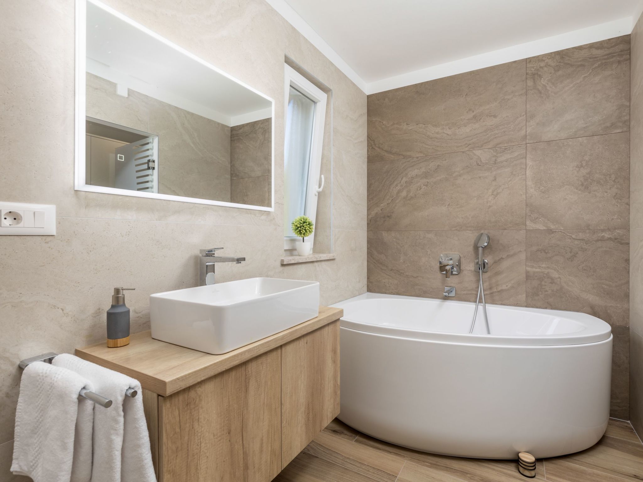 Romantische Villa mit Pool, umgeben von Natur-Image-tags.info