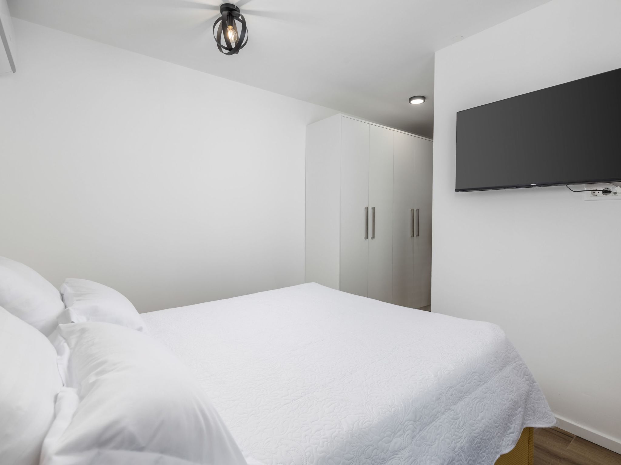 Romantische Villa mit Pool, umgeben von Natur-Image-tags.info