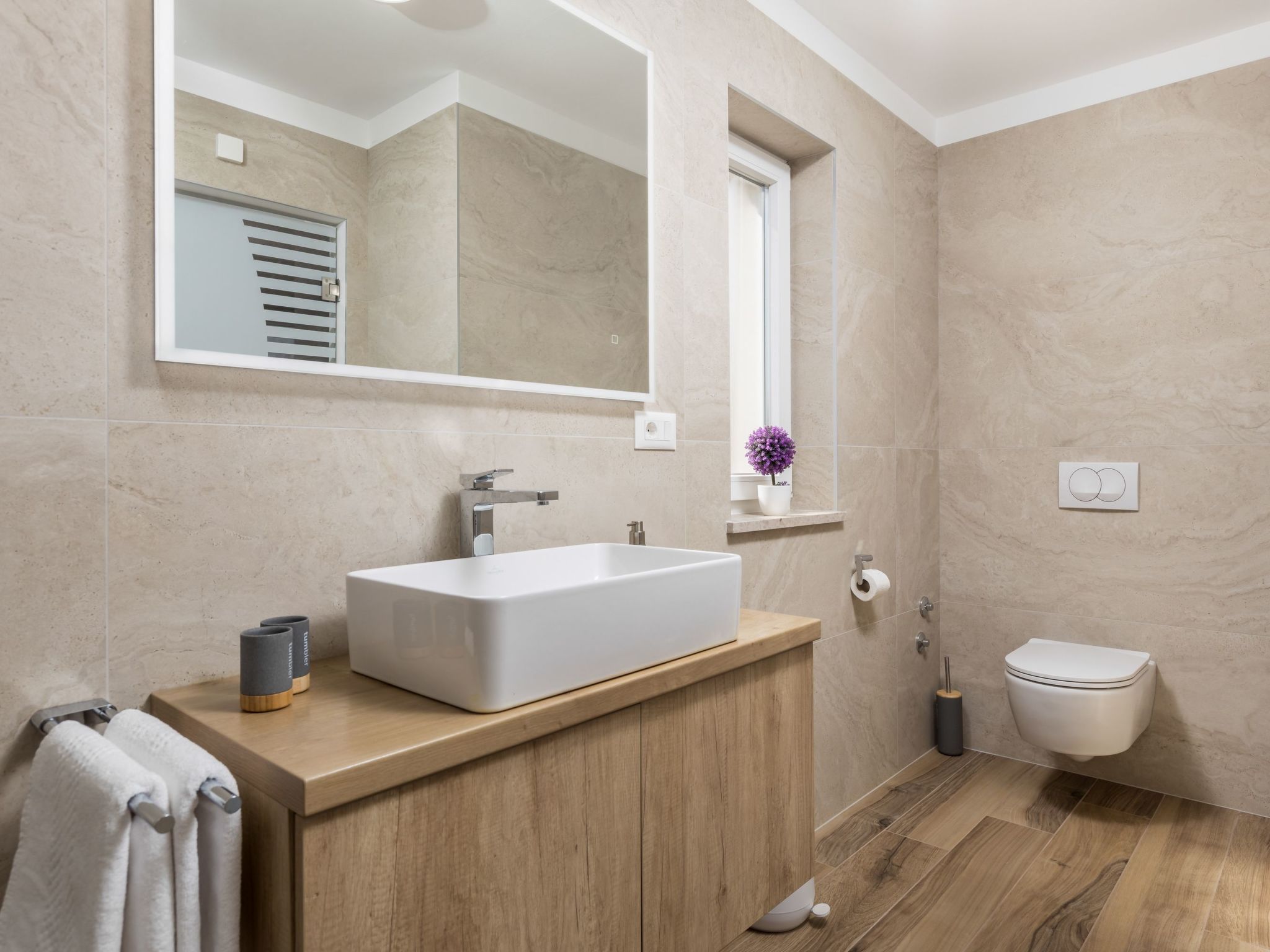 Romantische Villa mit Pool, umgeben von Natur-Image-tags.info