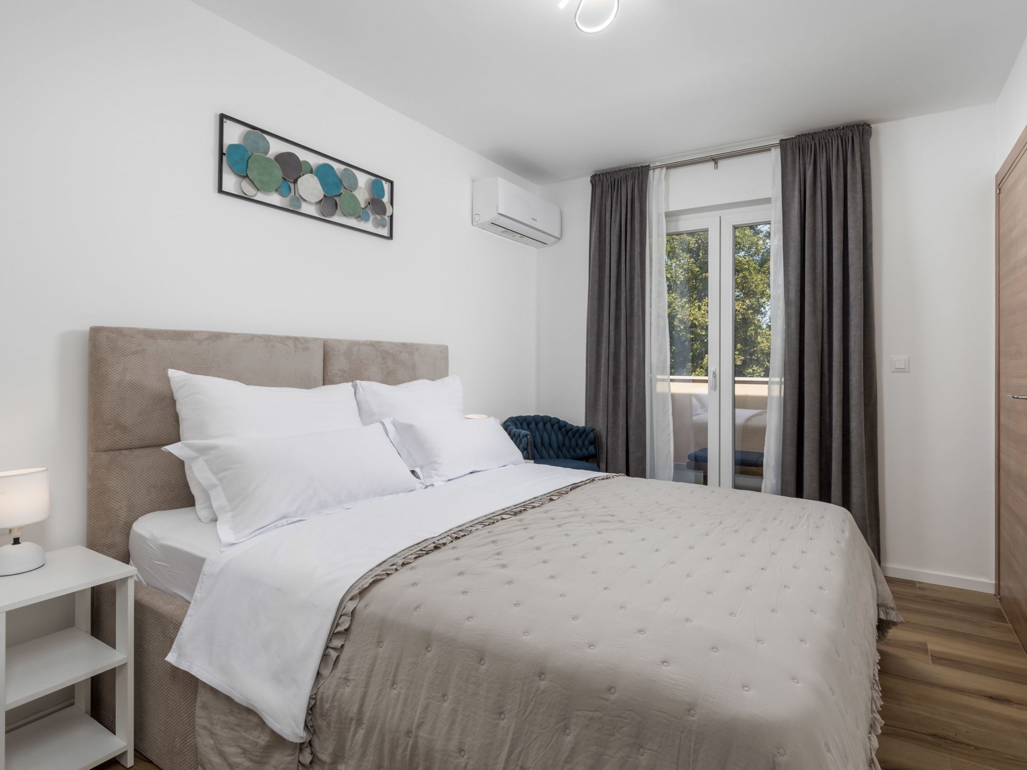 Romantische Villa mit Pool, umgeben von Natur-Image-tags.info