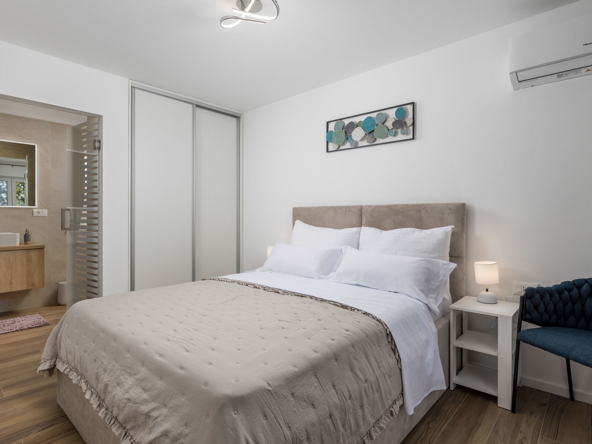 Romantische Villa mit Pool, umgeben von Natur-Image-tags.info