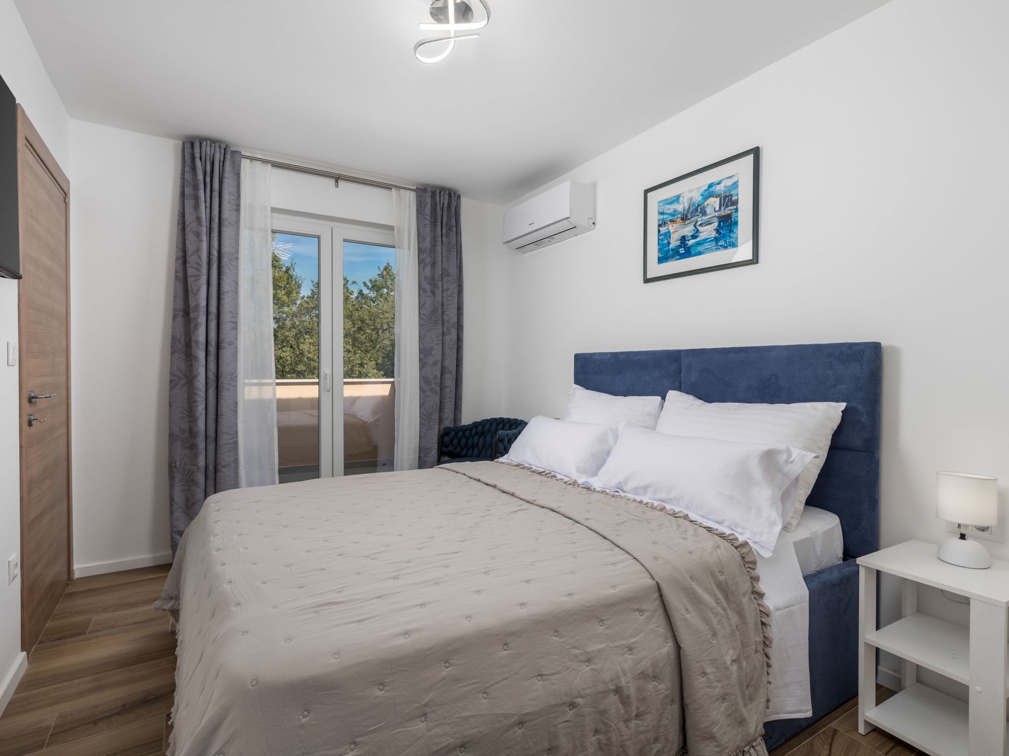 Romantische Villa mit Pool, umgeben von Natur-Image-tags.info