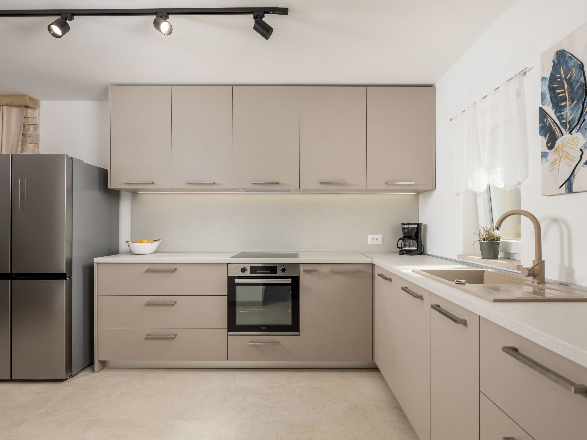 Romantische Villa mit Pool, umgeben von Natur-Image-tags.info