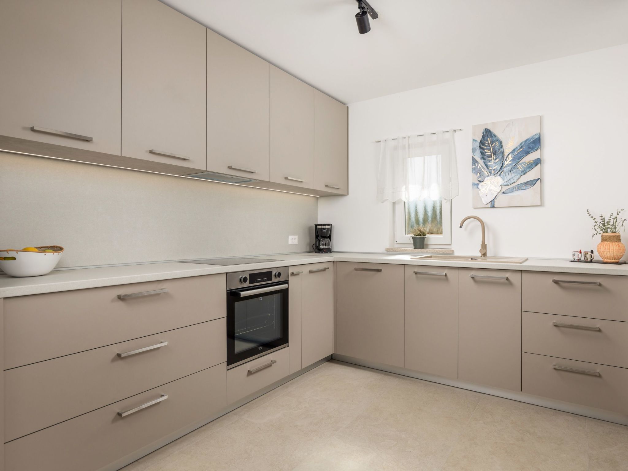 Romantische Villa mit Pool, umgeben von Natur-Image-tags.info