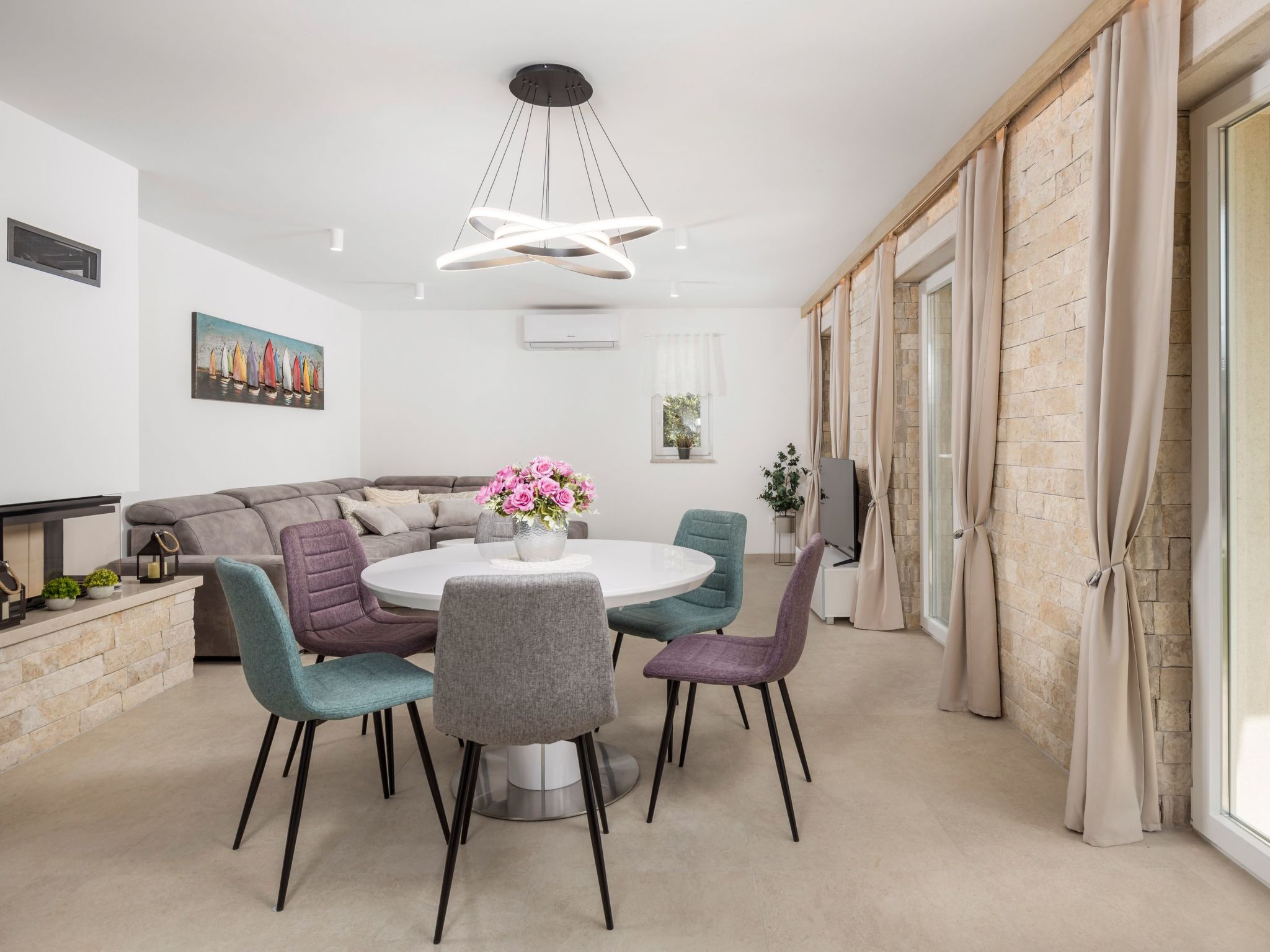 Romantische Villa mit Pool, umgeben von Natur-Image-tags.info