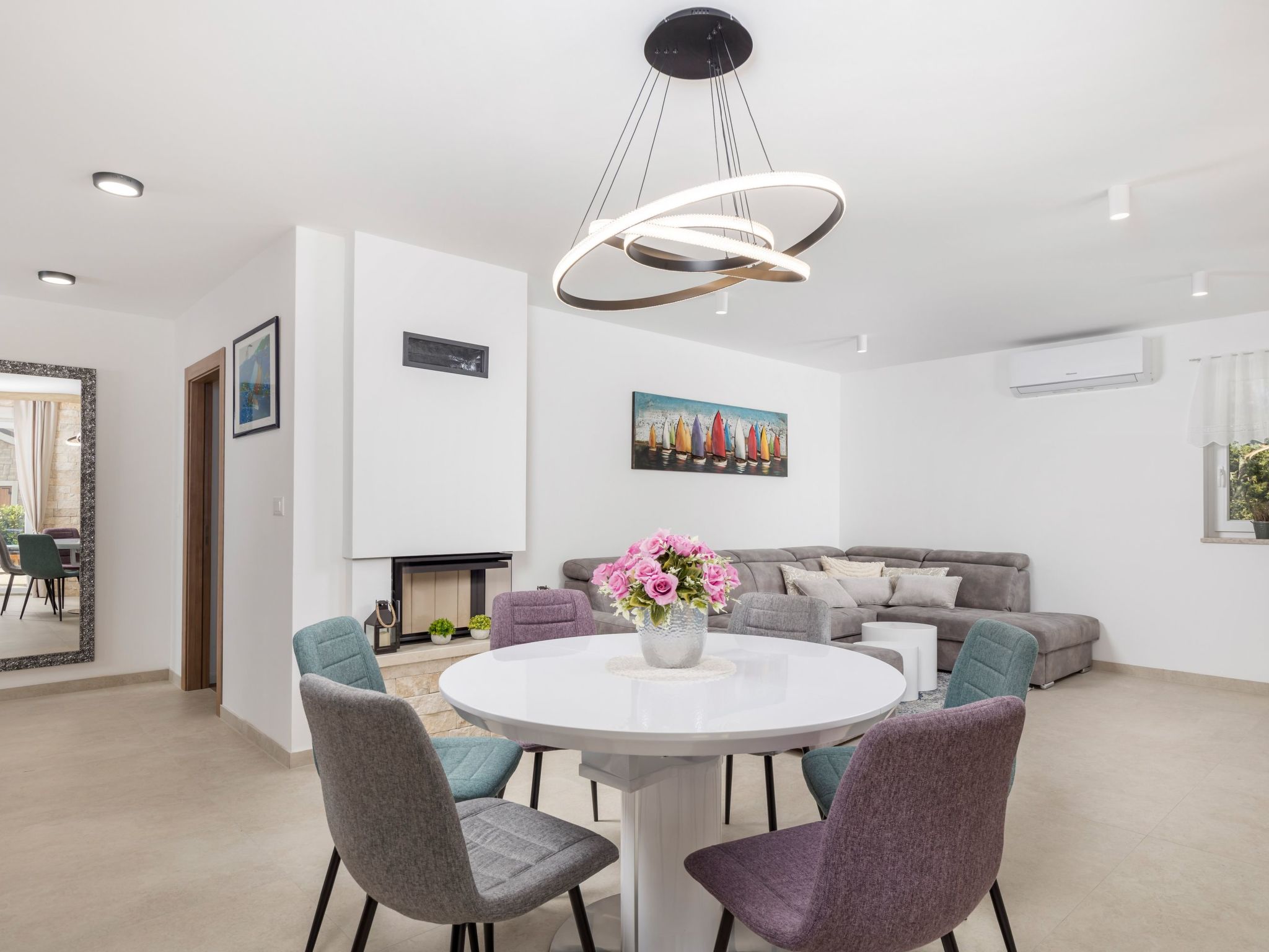 Romantische Villa mit Pool, umgeben von Natur-Image-tags.info