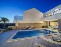 Villa Maria: Ruim vakantiehuis met privézwembad en zeezicht op Krk - thumbnail 1