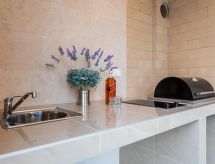 Villa Zarra: Moderne vrijstaande villa met privézwembad op 300m van de zee op Krk - thumbnail 4