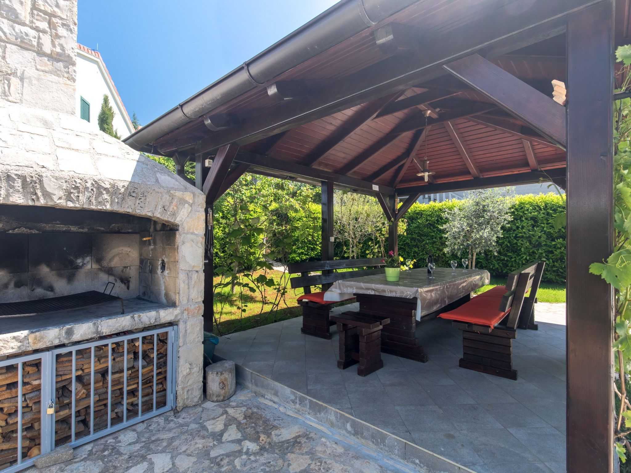 "Ore" mit privatem Pool