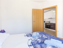 Knusse vrijstaande vakantiewoning Nino3 met balkon, 300m van zee - thumbnail 3
