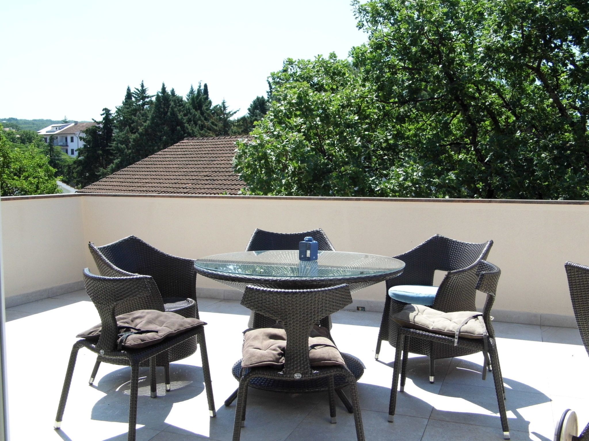 Mit Blick auf das Wasser-Outside