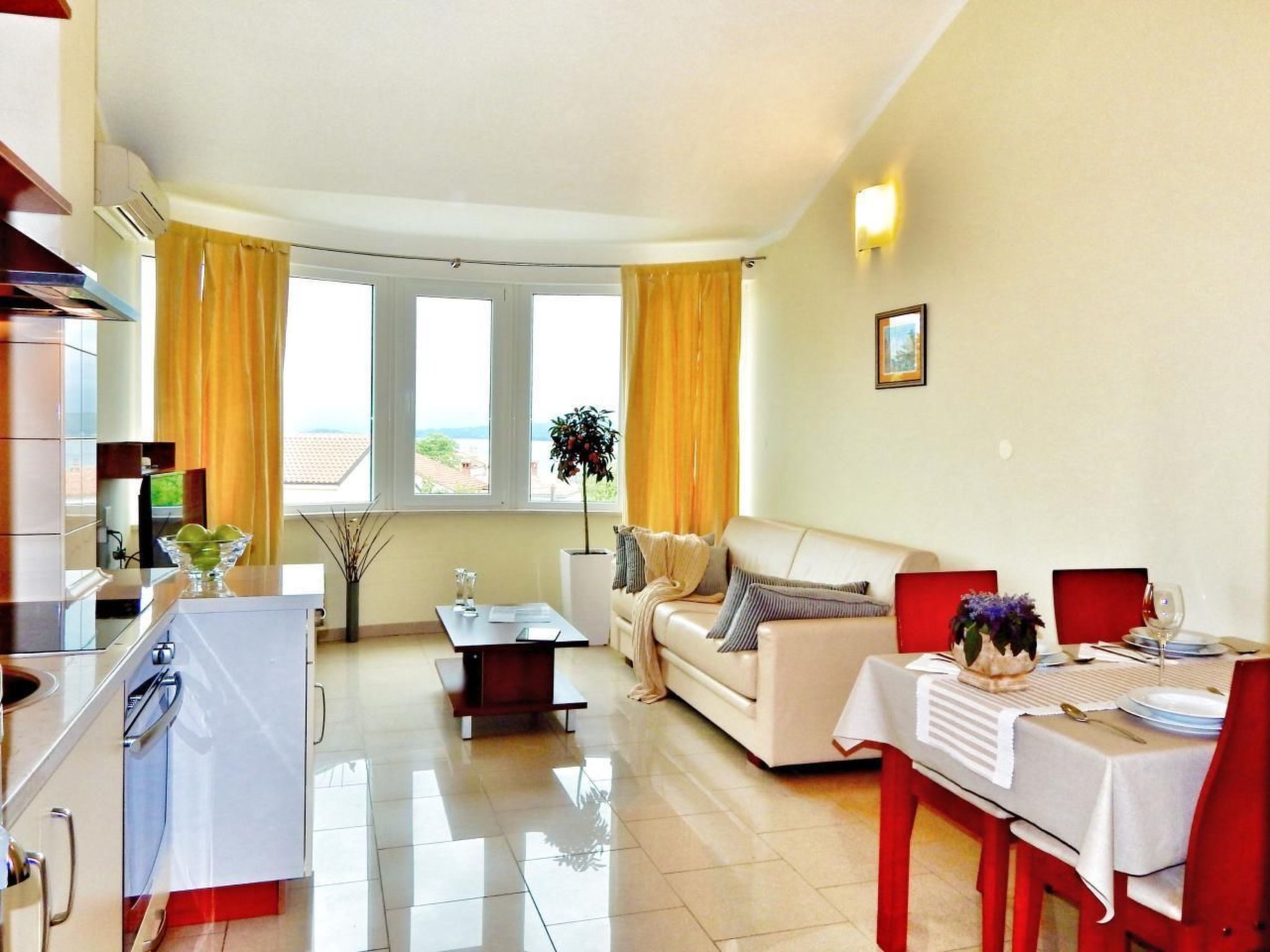 Mit Blick auf das Wasser