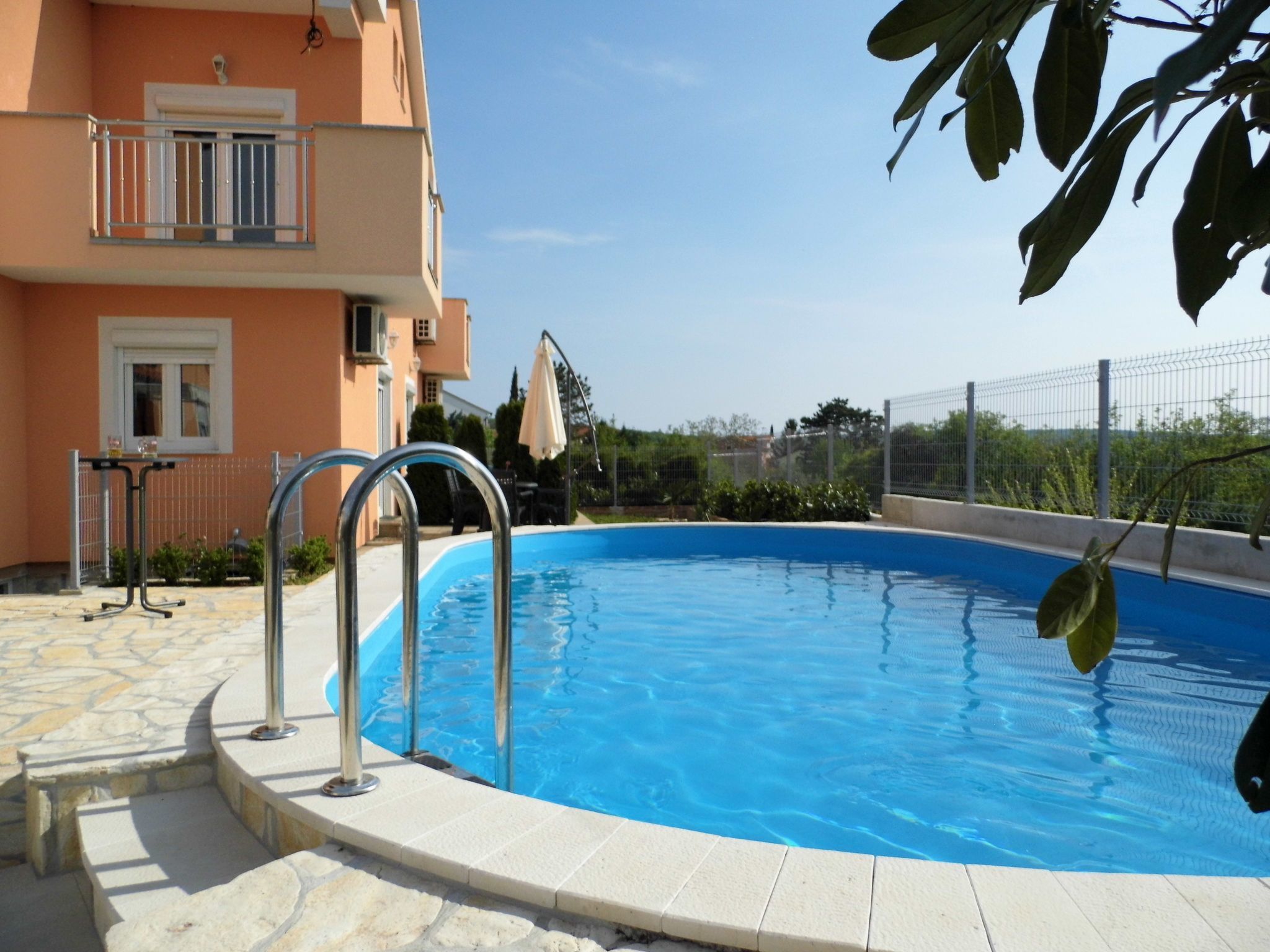 Wohnung mit Terrasse-Outside