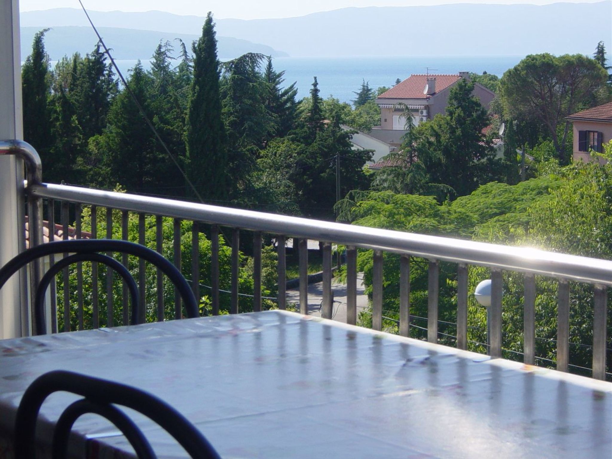 Schöne moderne und voll ausgestattete Wohnung. — Terrace (2 of 13)