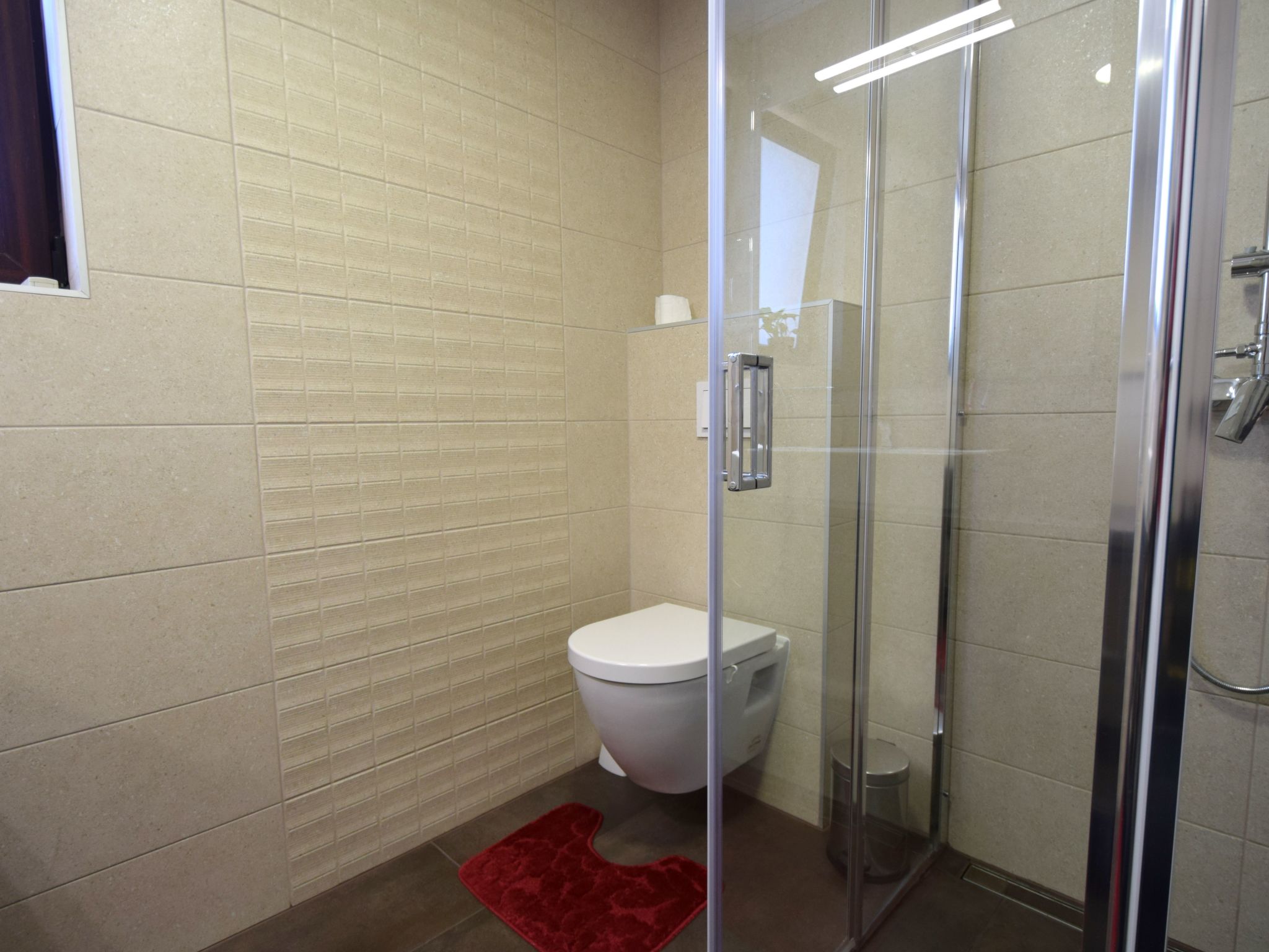 Aki Antonio-Image-tags.info