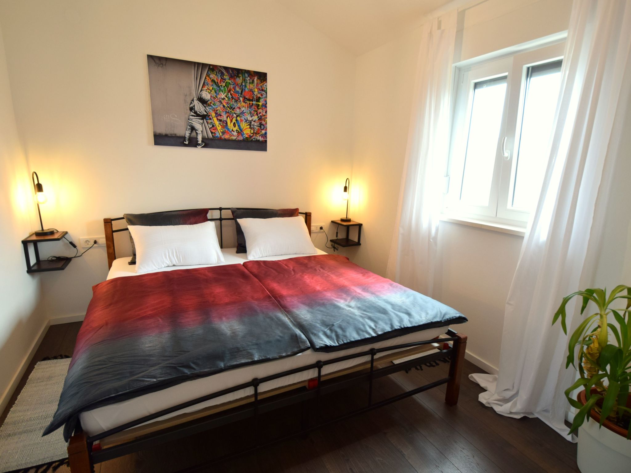 Aki Antonio-Image-tags.info