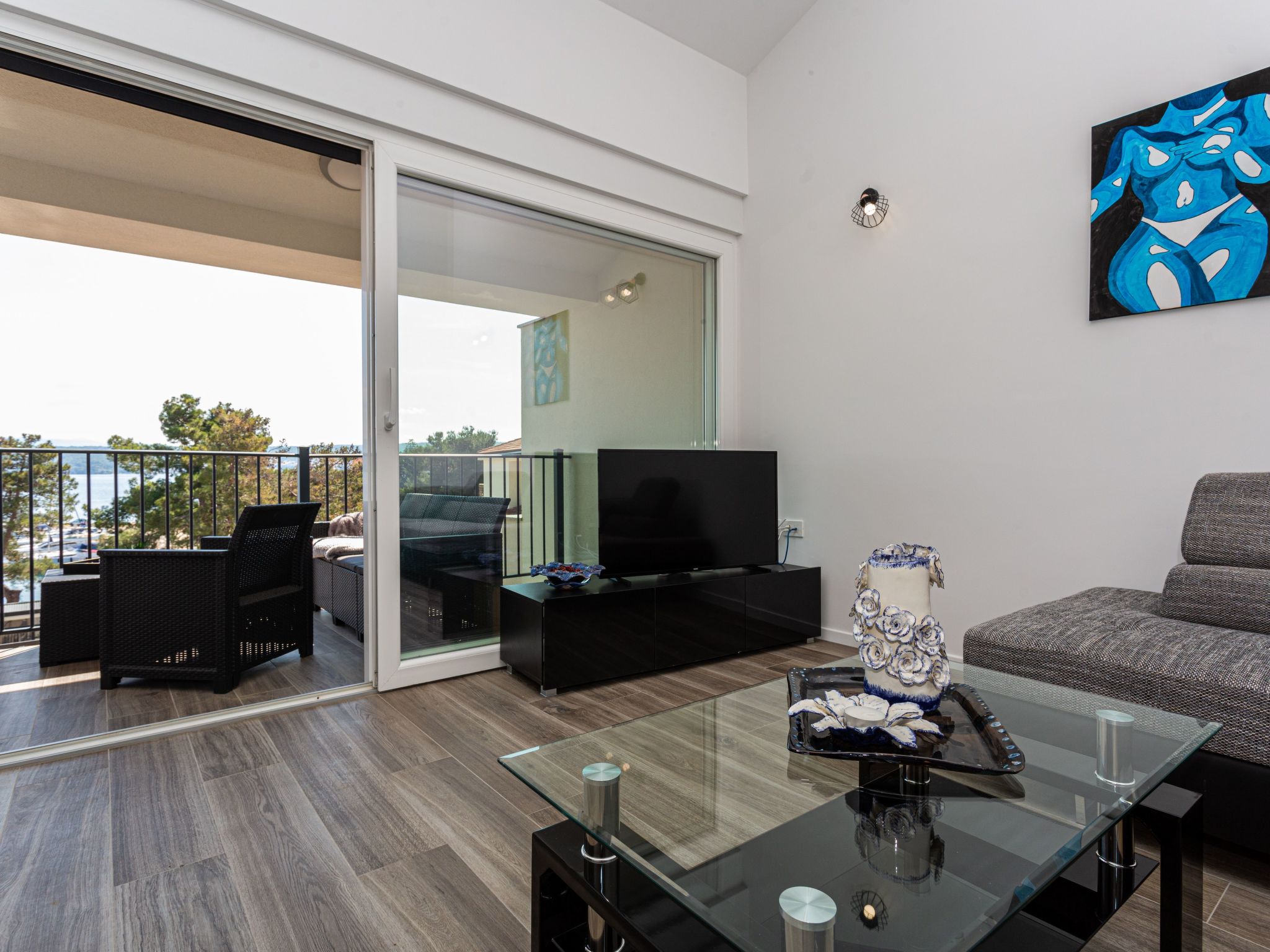 Doris 2-Image-tags.info