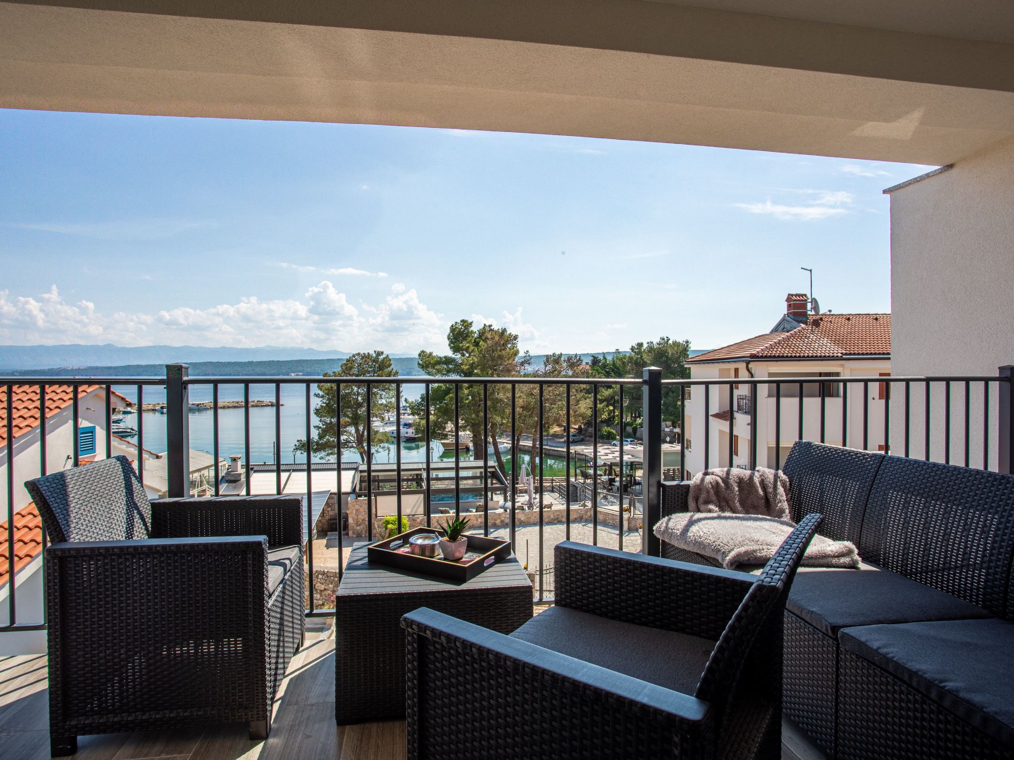 Doris 2-Image-tags.info