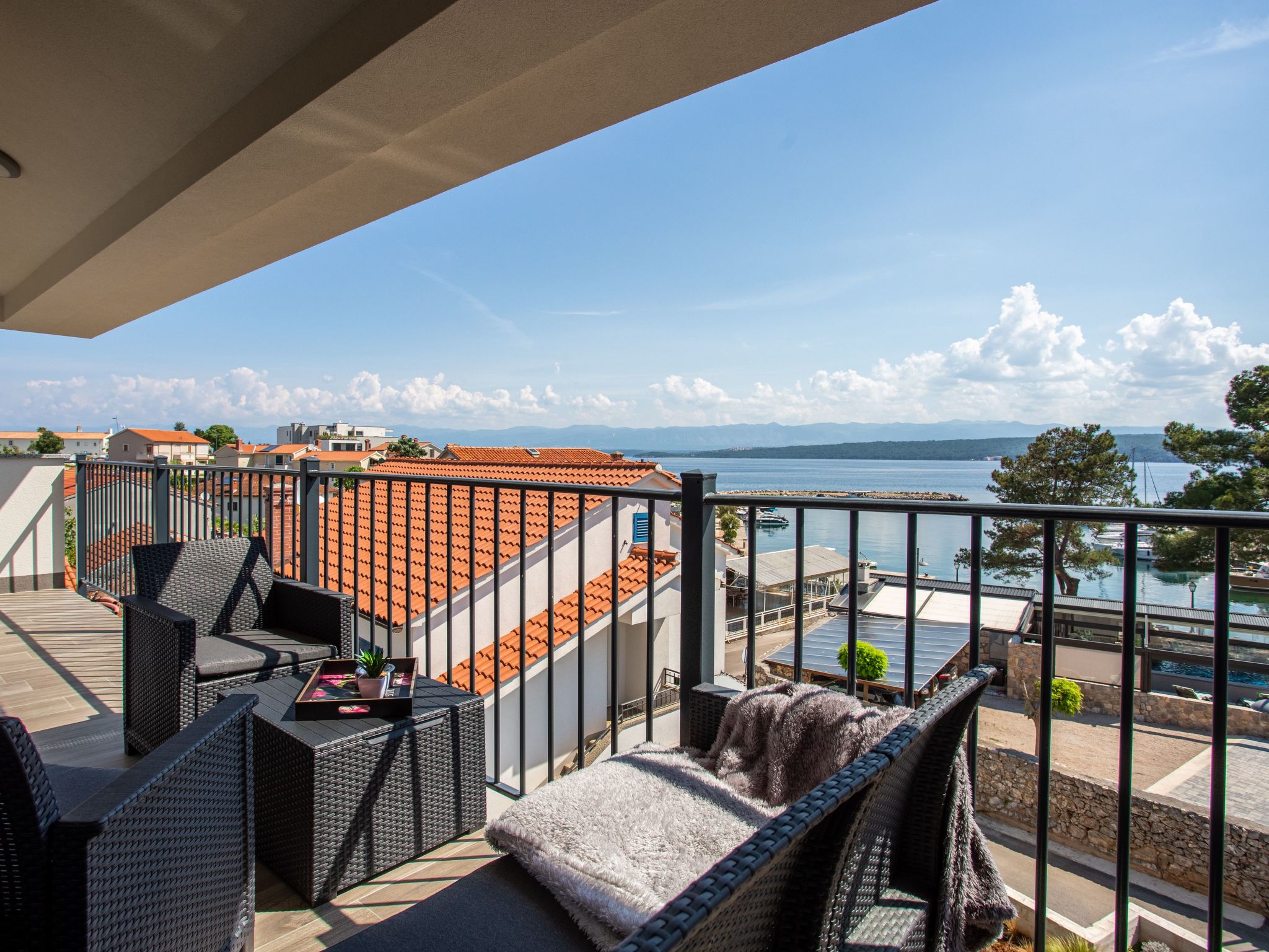 Doris 2-Image-tags.info