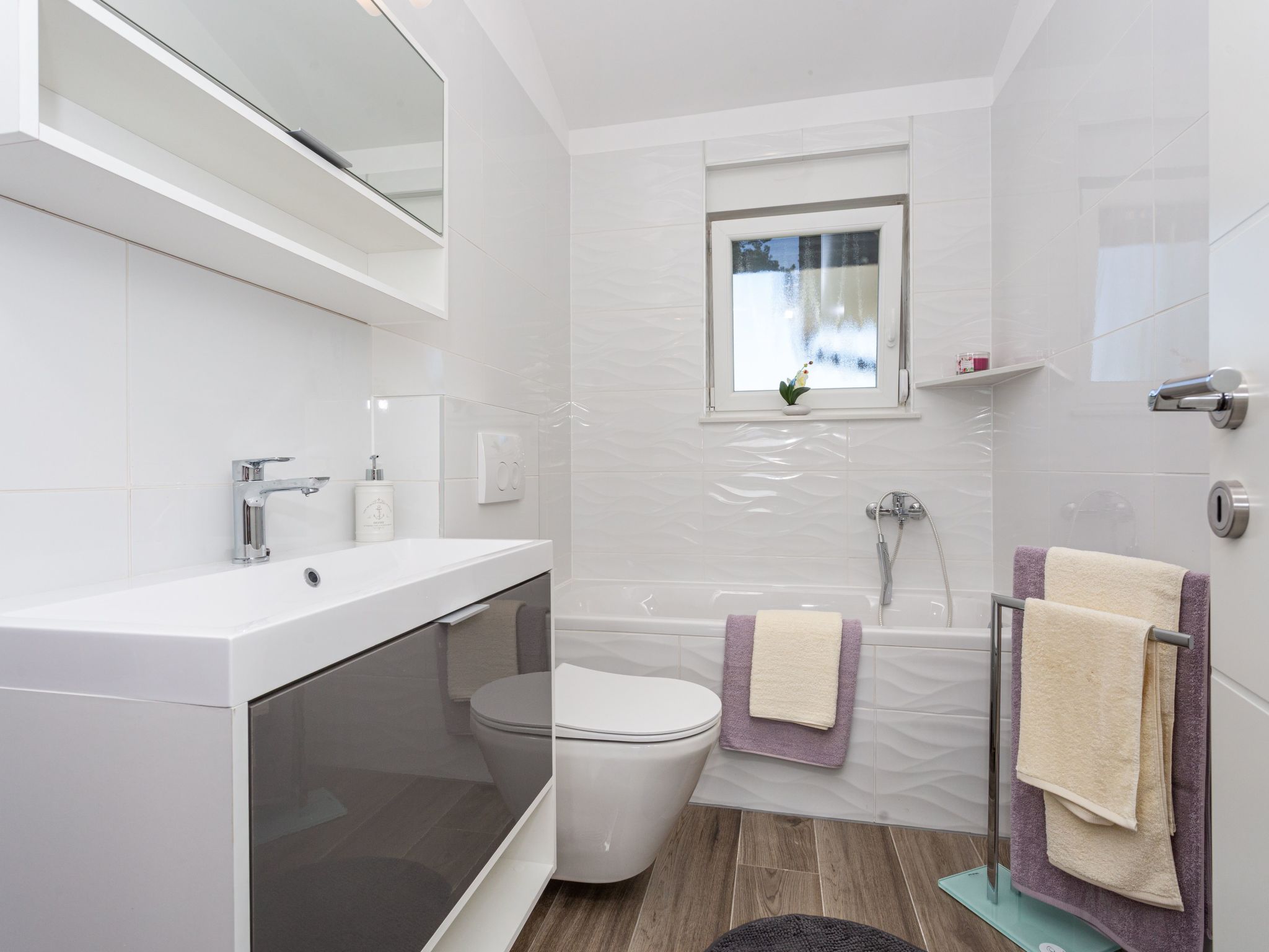 Doris 2-Image-tags.info