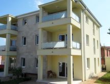 Modernes Apartment mit teilweisem Meerblick