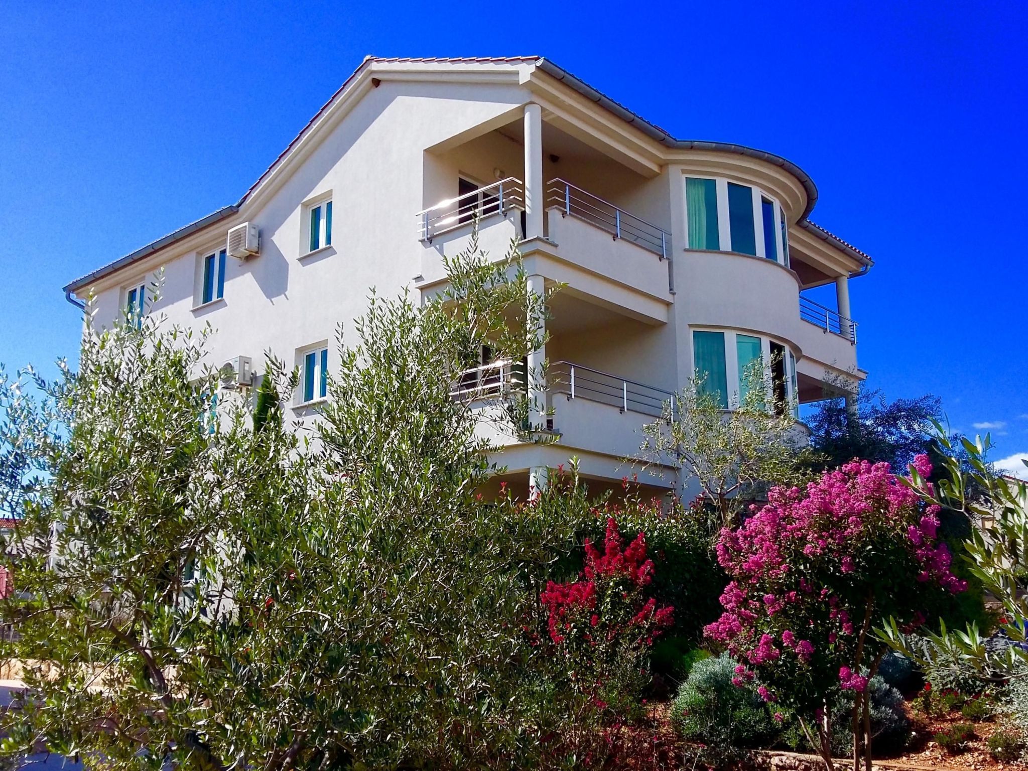 Apartment für vier Erwachsene und zwei Kinder mit Balkon - Binnen