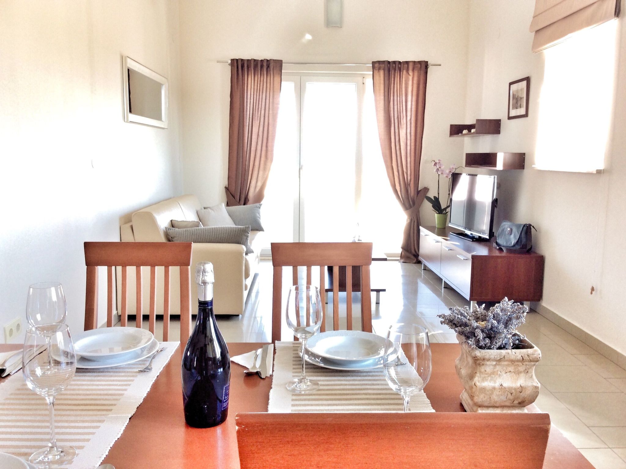Apartment für vier Erwachsene und zwei Kinder mit Balkon - Binnen