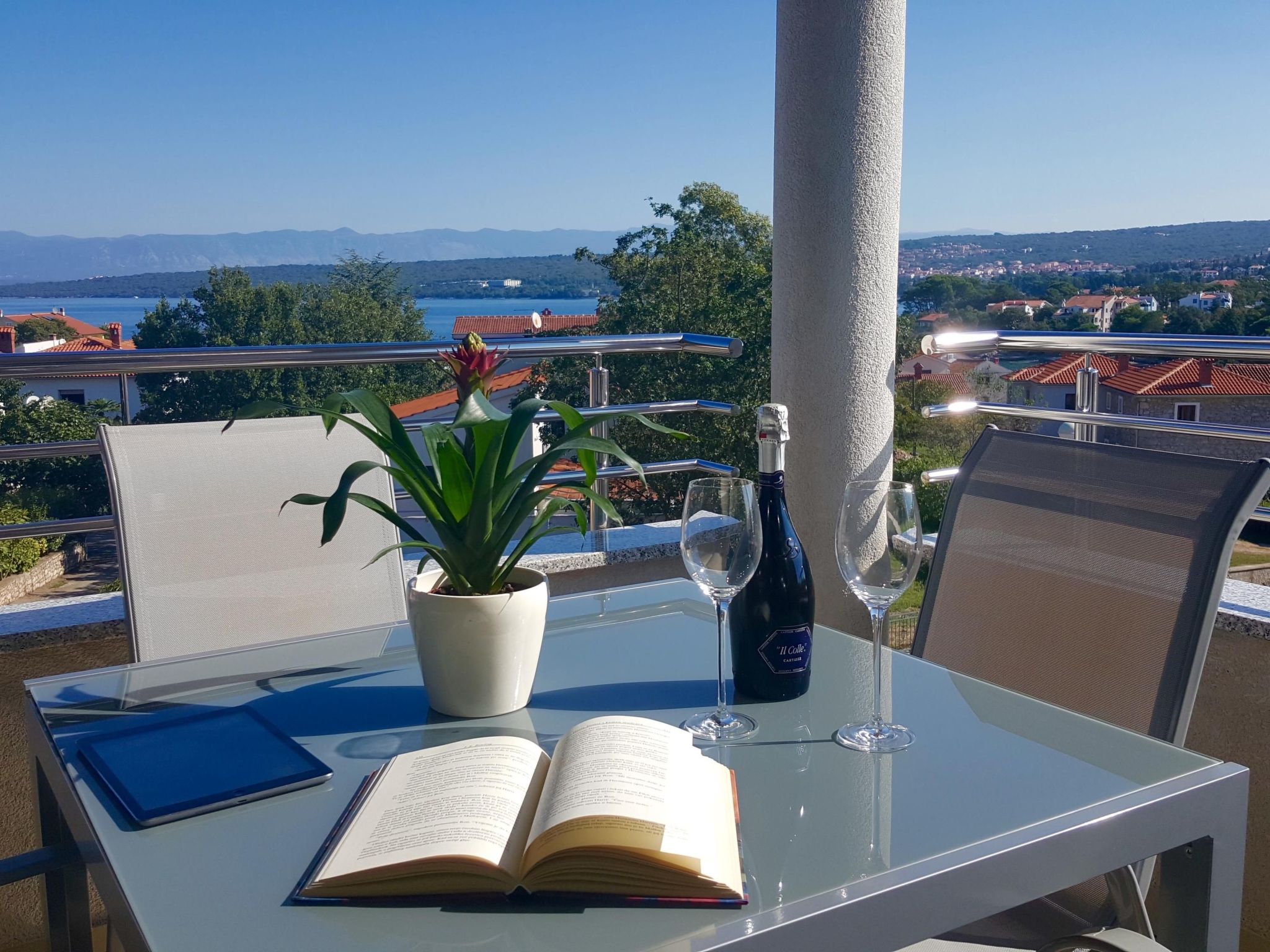 Apartment für vier Erwachsene und zwei Kinder mit Balkon - Binnen