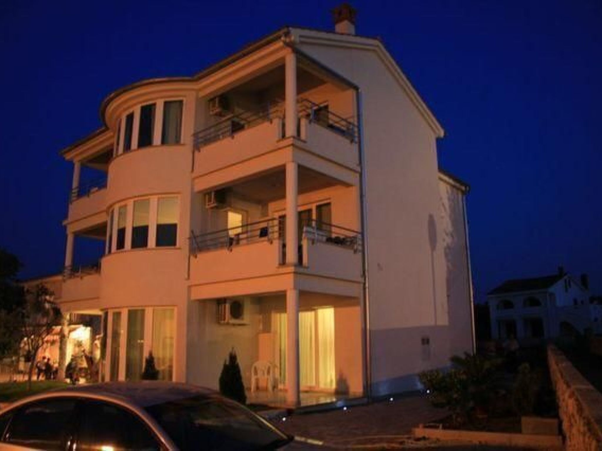 Apartment für vier Erwachsene und zwei Kinder mit Balkon - Binnen