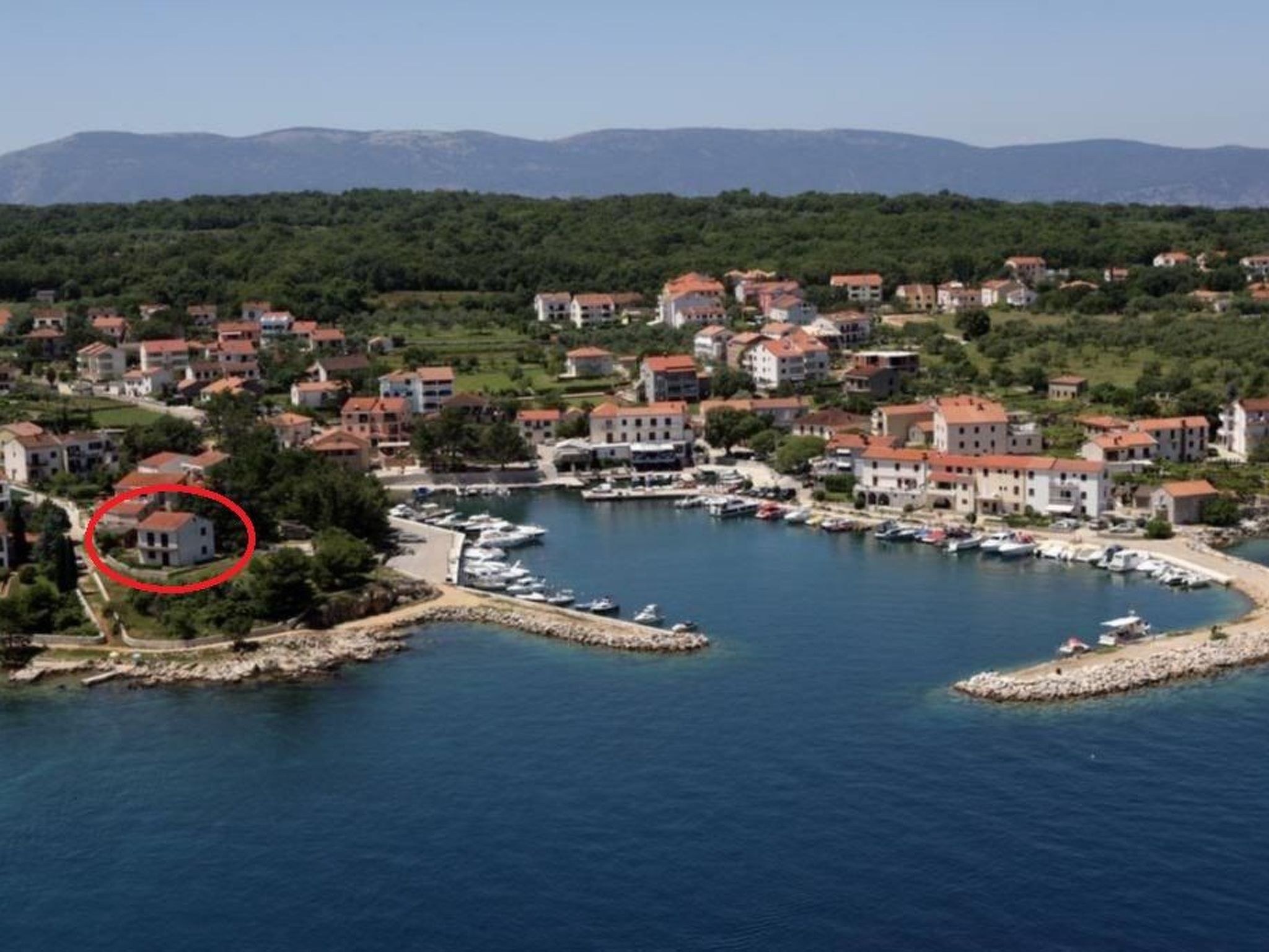 Auf der kroatischen Insel Malinska mit Blick aufs Meer