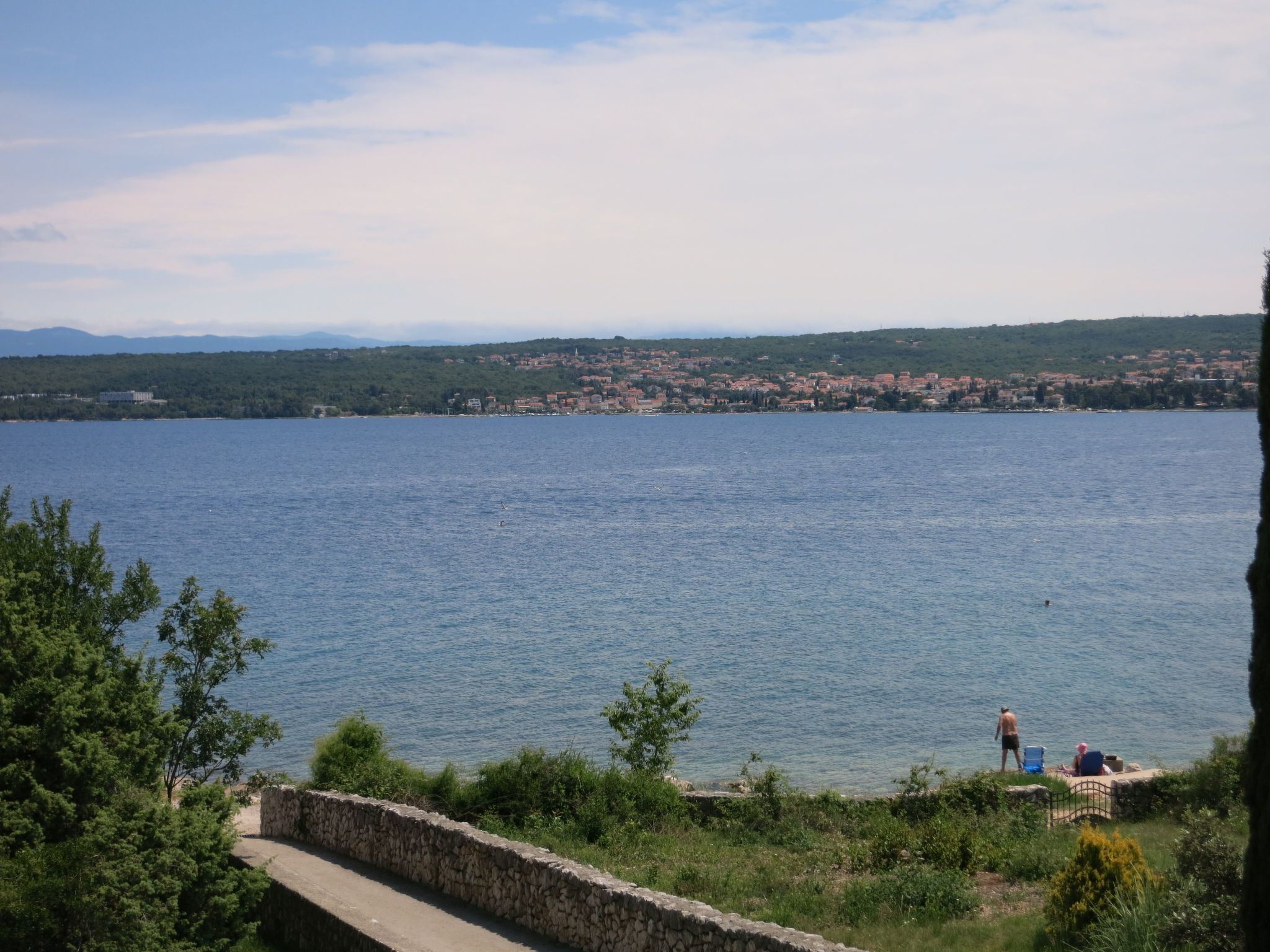Auf der kroatischen Insel Malinska mit Blick aufs Meer