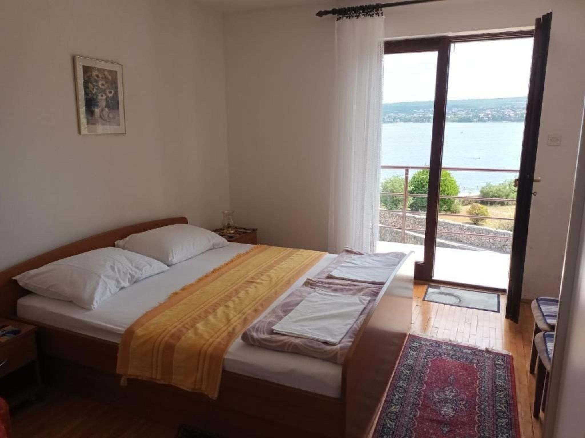 Auf der kroatischen Insel Malinska mit Blick aufs Meer