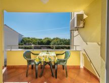 Appartement Balorda: Vredig kustverblijf op 400 meter van zee bij Pinezići, Krk - thumbnail 6