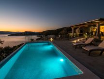 Natura: Vrijstaande villa direct aan zee in Pinezići, Krk - thumbnail 6