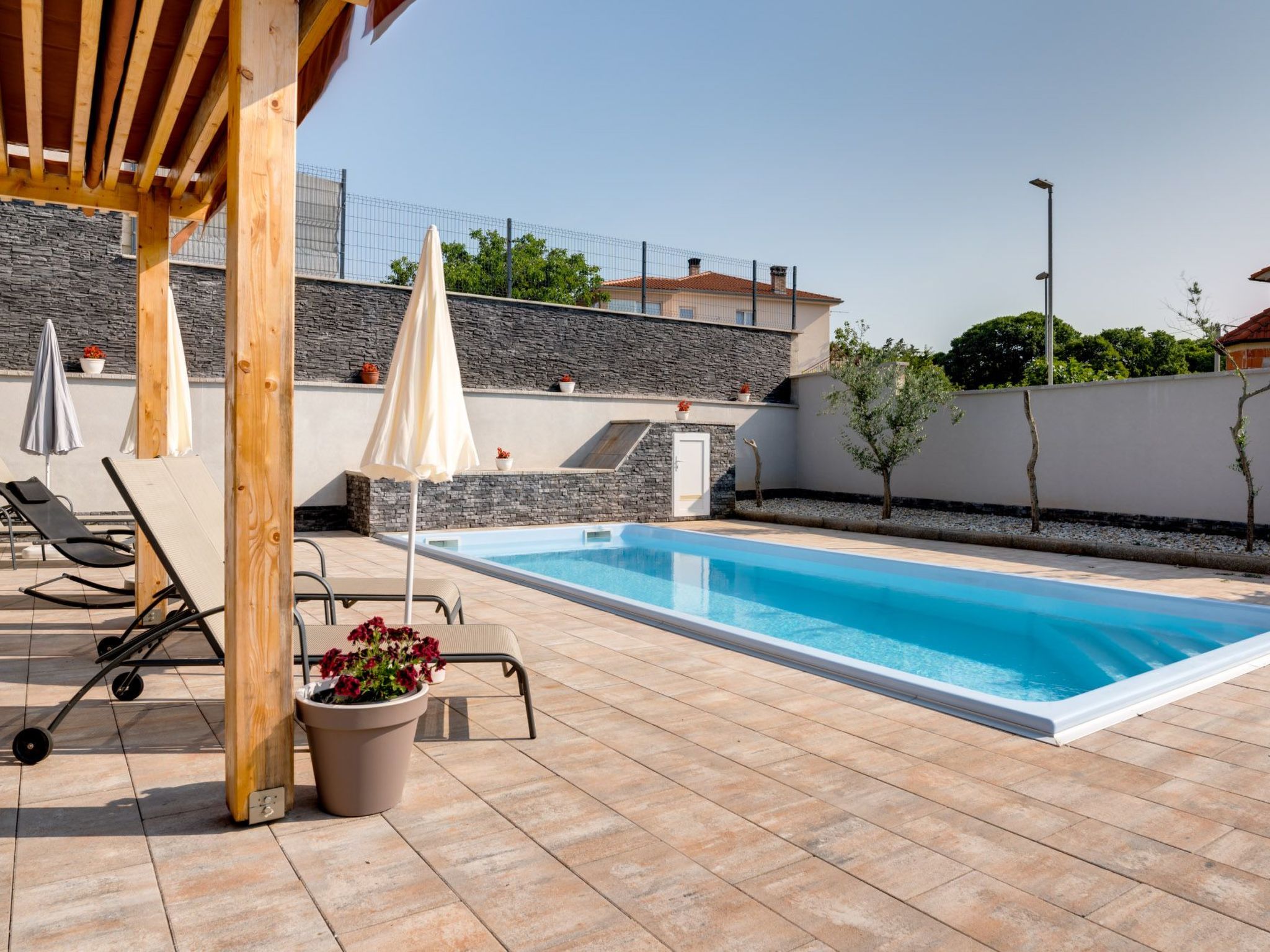 Schönes Haus in Pinezići mit privatem Parkplatz-Image-tags.info