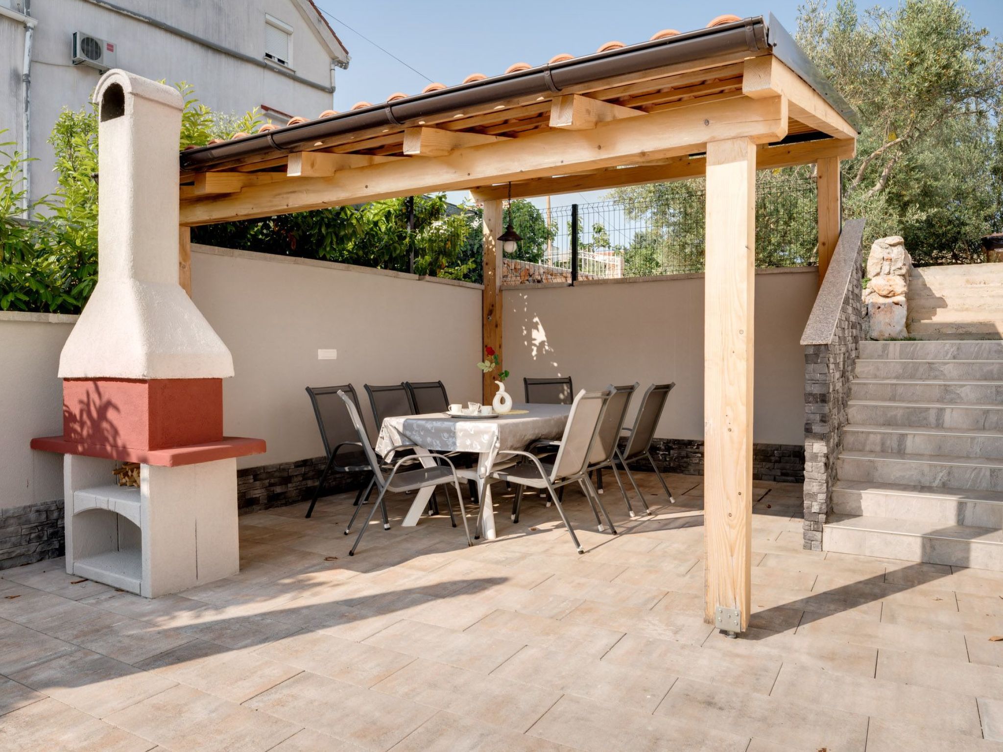 Schönes Haus in Pinezići mit privatem Parkplatz-Image-tags.info