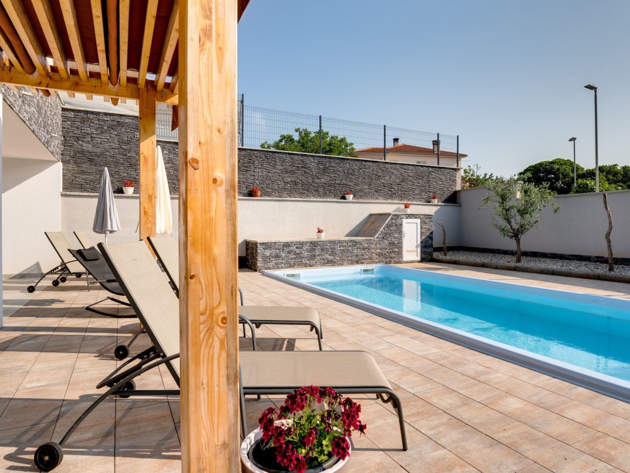 Schönes Haus in Pinezići mit privatem Parkplatz-Image-tags.info