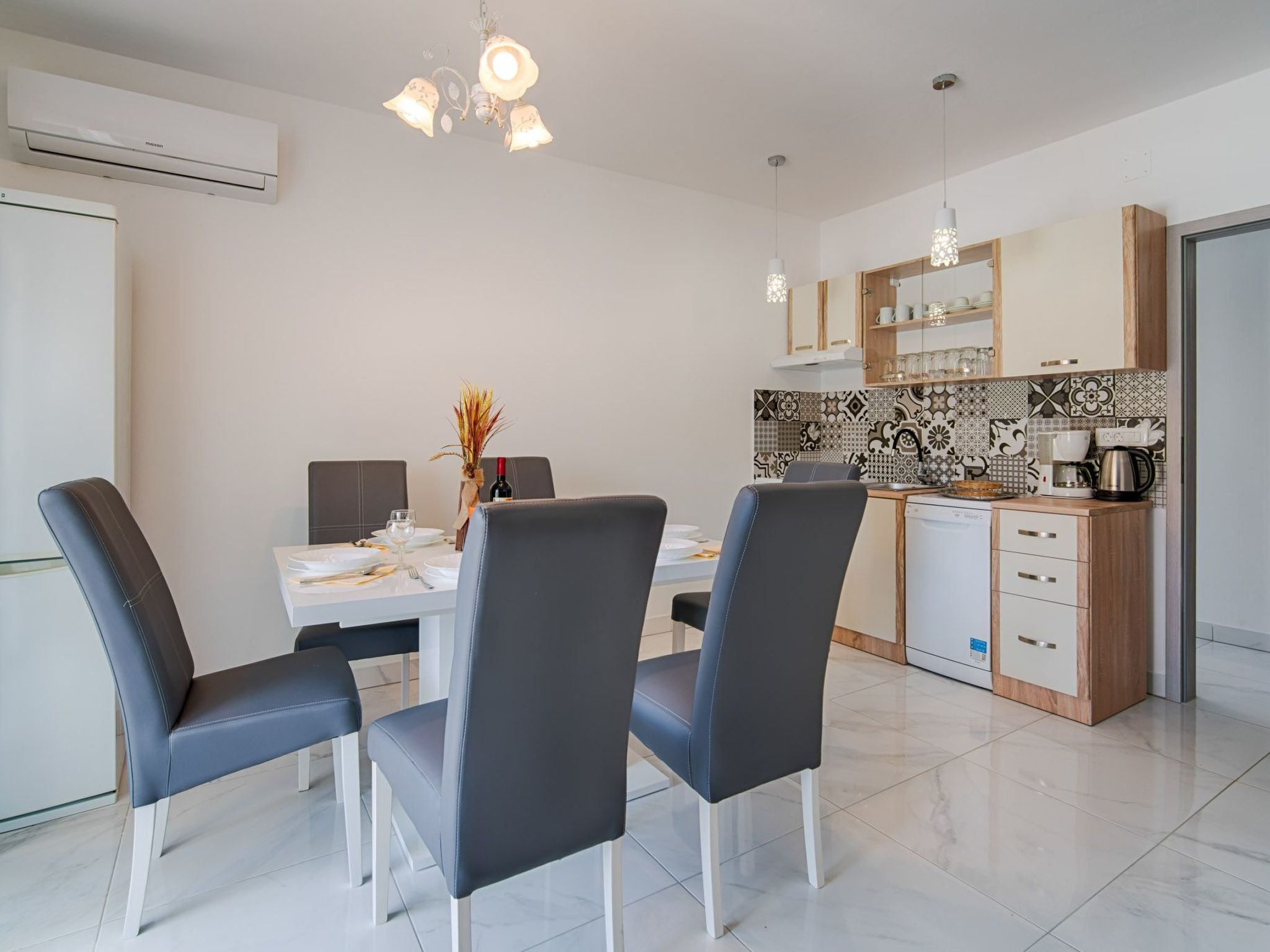 Schönes Haus in Pinezići mit privatem Parkplatz-Image-tags.info