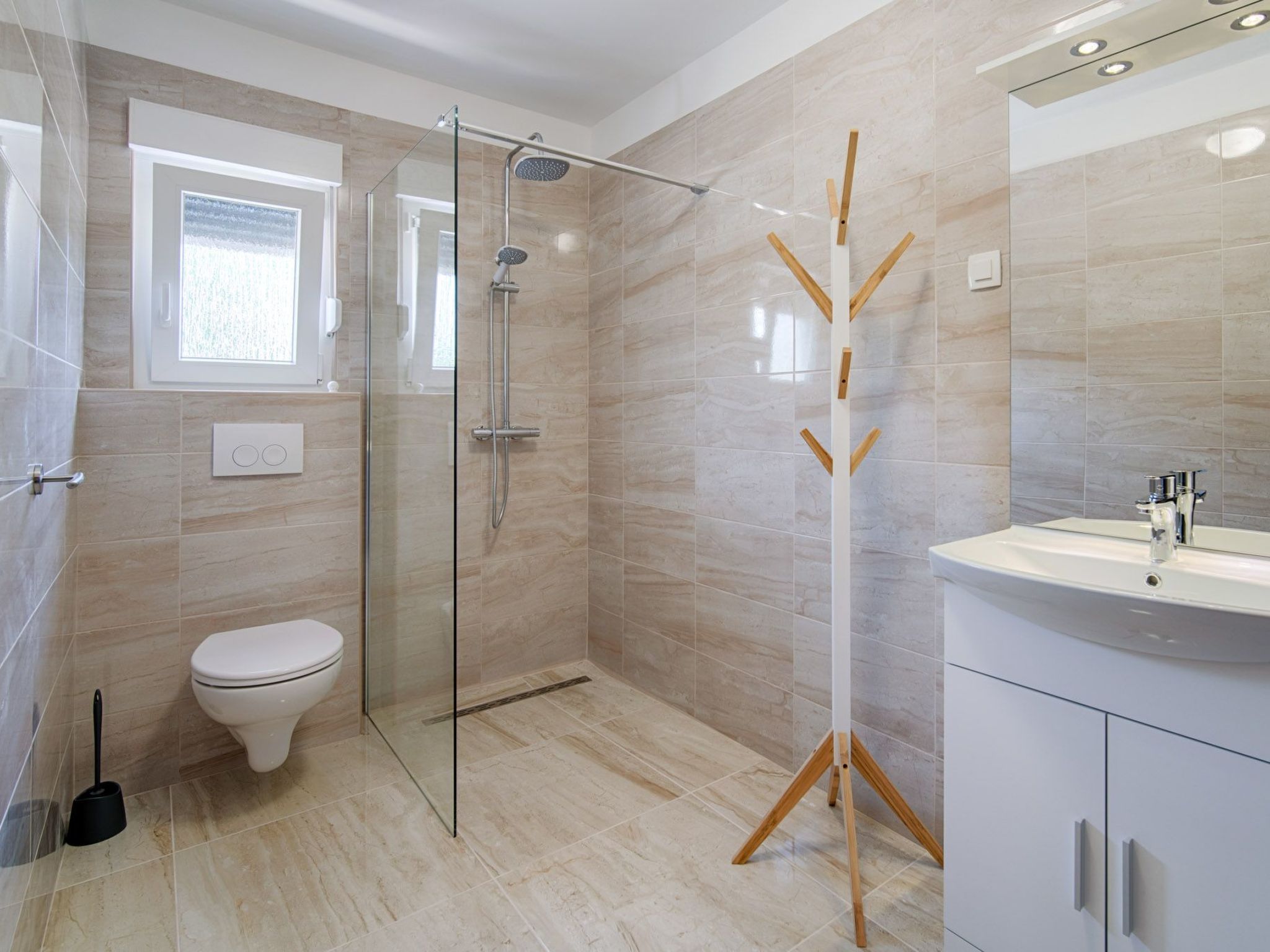 Schönes Haus in Pinezići mit privatem Parkplatz-Image-tags.info