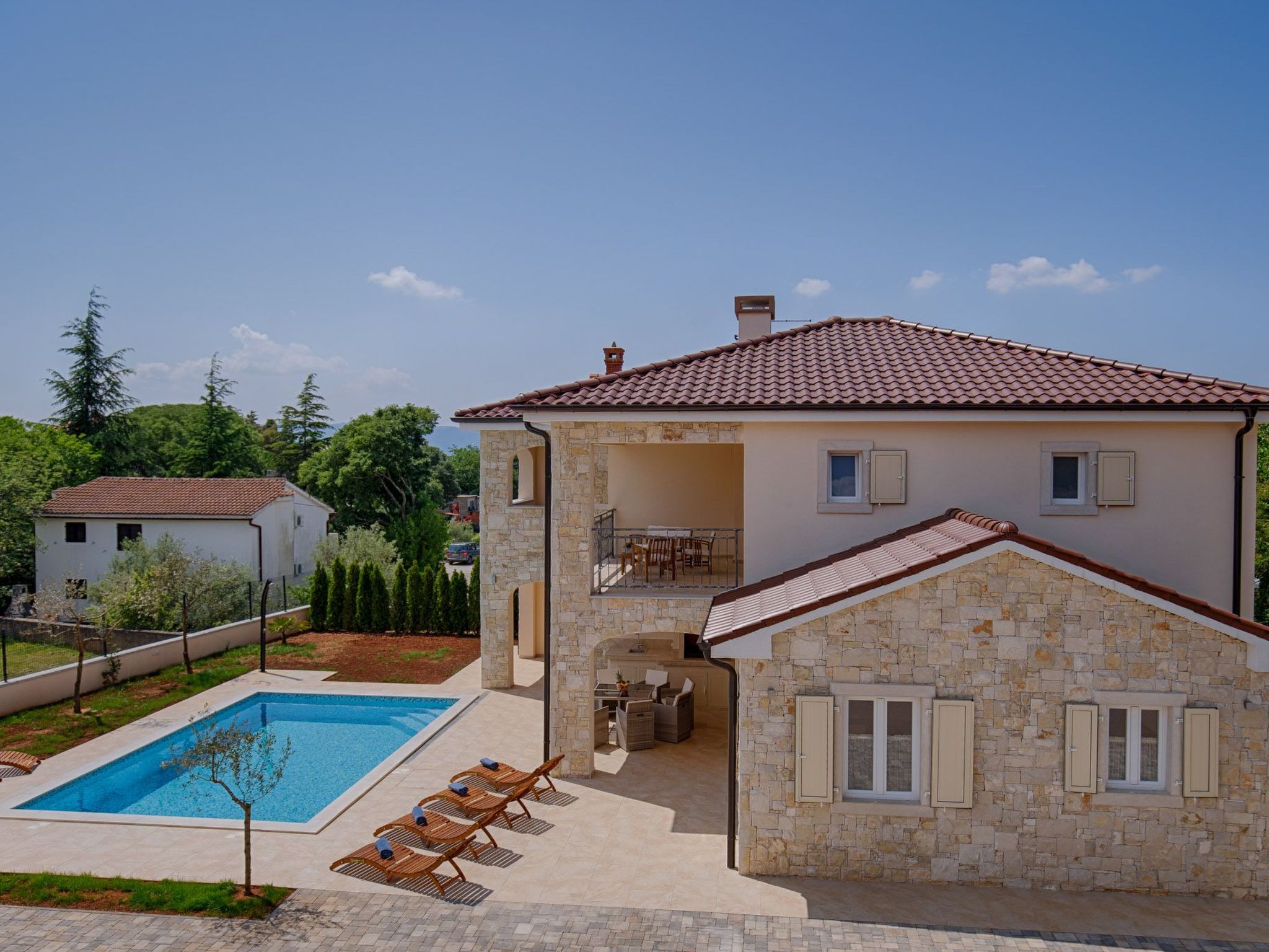 Haus in Pinezići mit privatem Pool