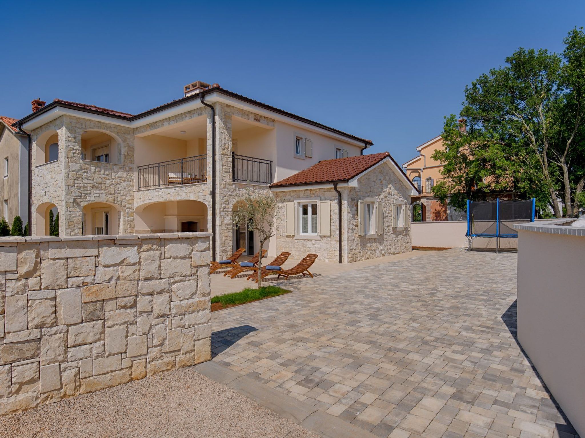 Haus in Pinezići mit privatem Pool