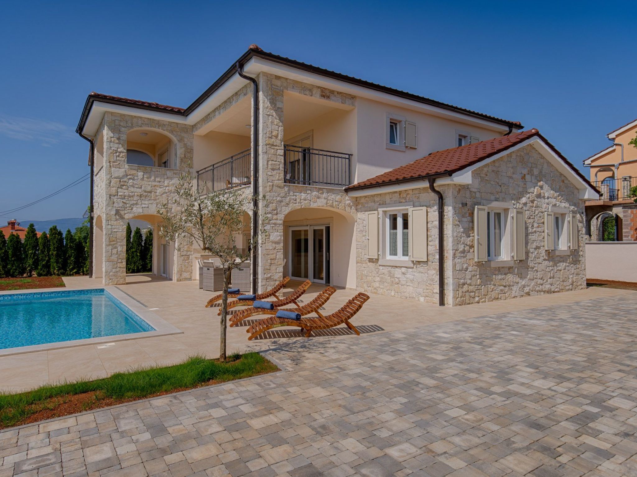 Haus in Pinezići mit privatem Pool