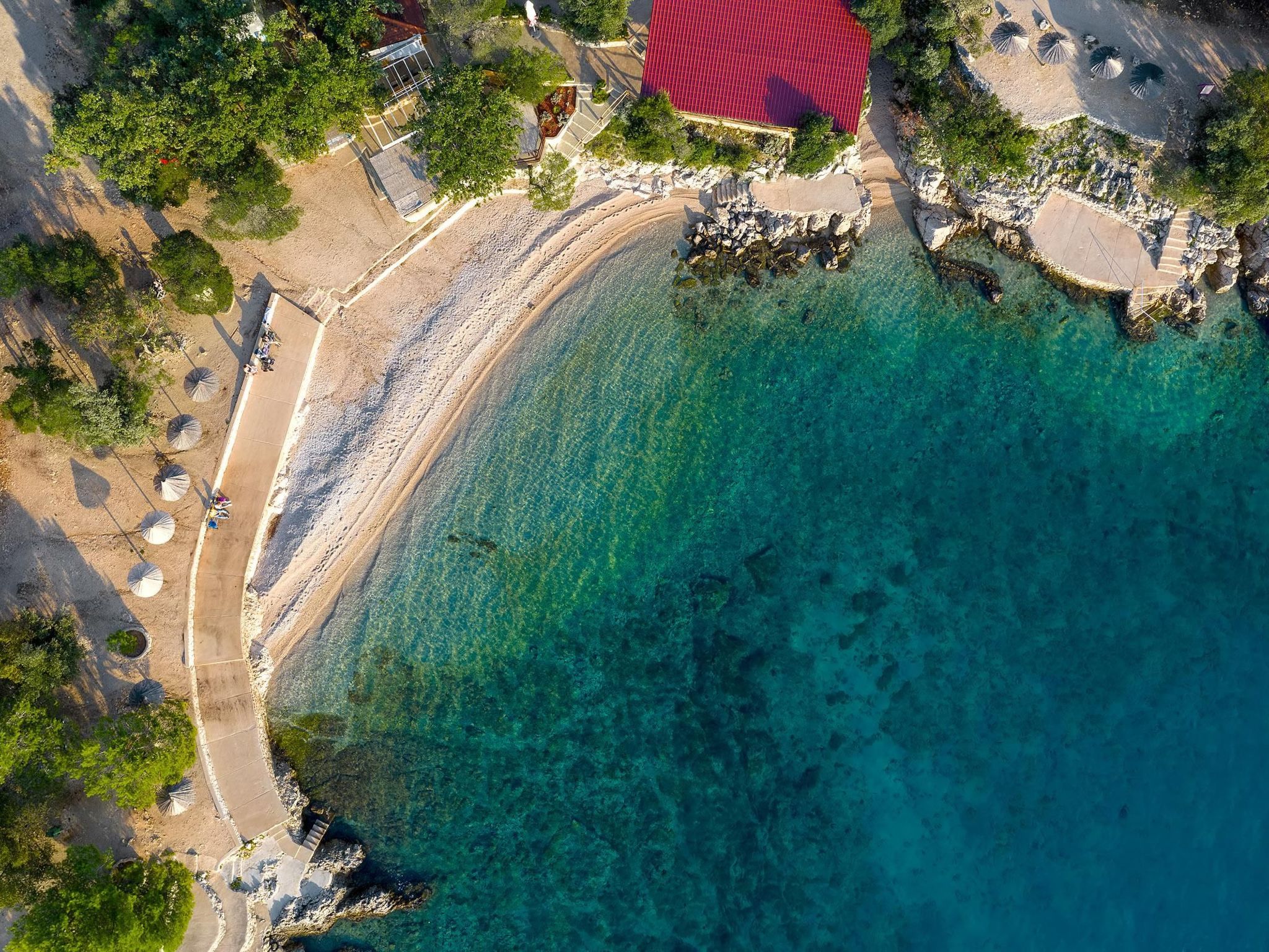 "Laura" mit Blick auf das Wasser-Image-tags.info