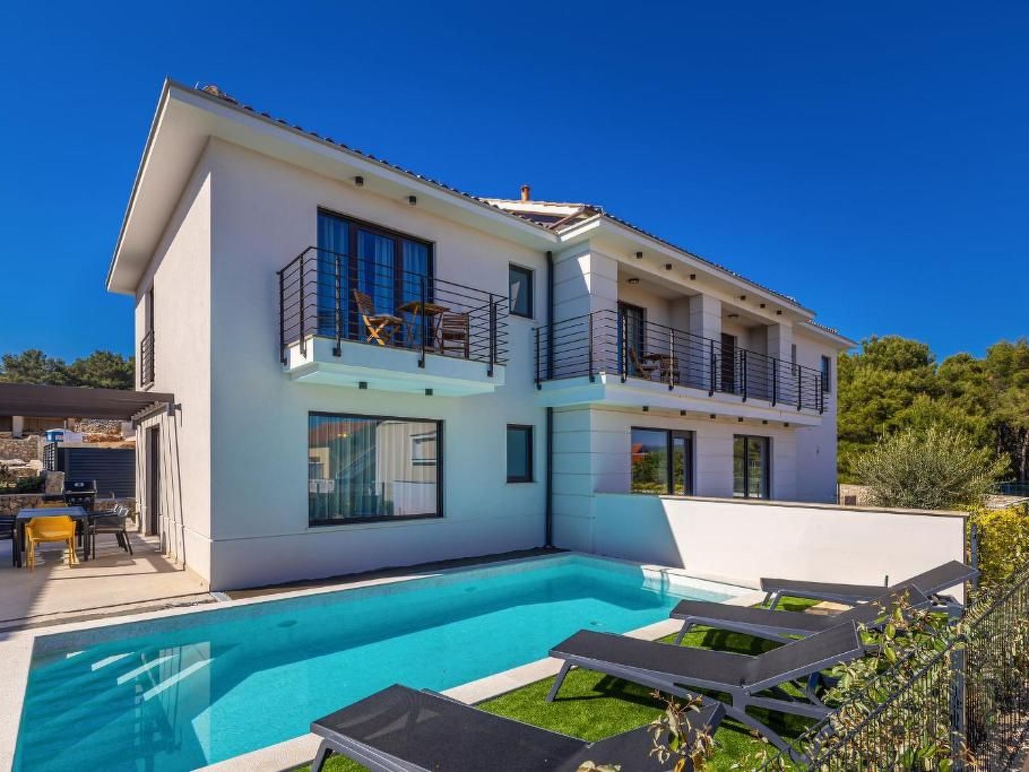 "Lana" mit Schwimmbad