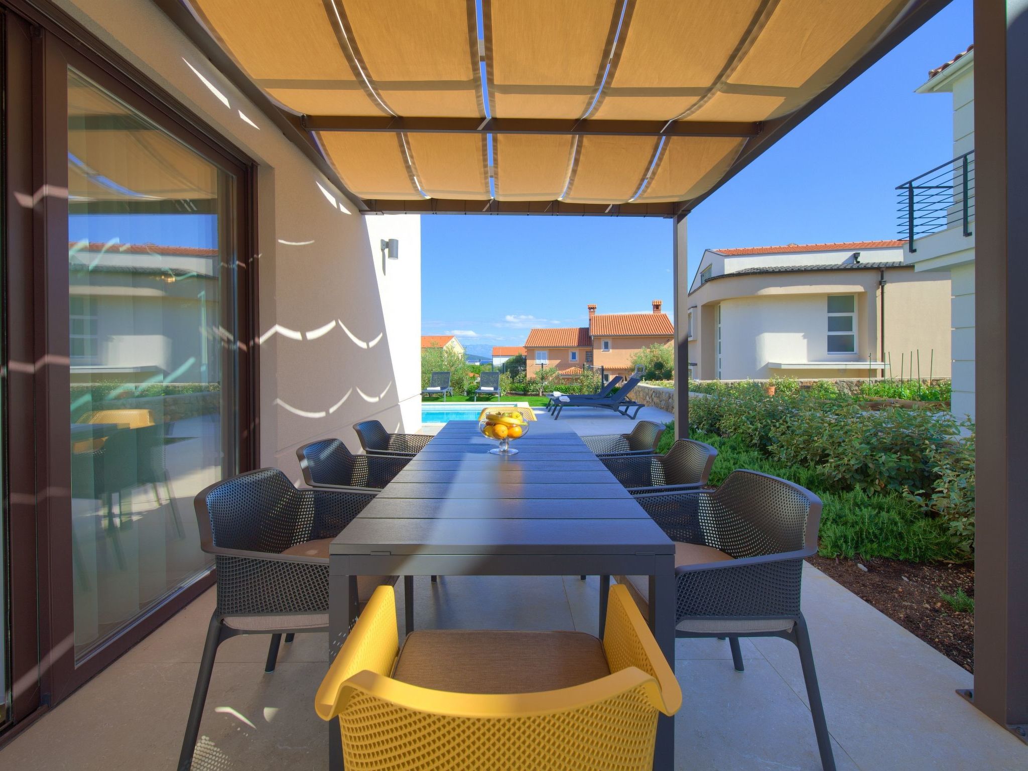 "Lana" mit Schwimmbad-Image-tags.info