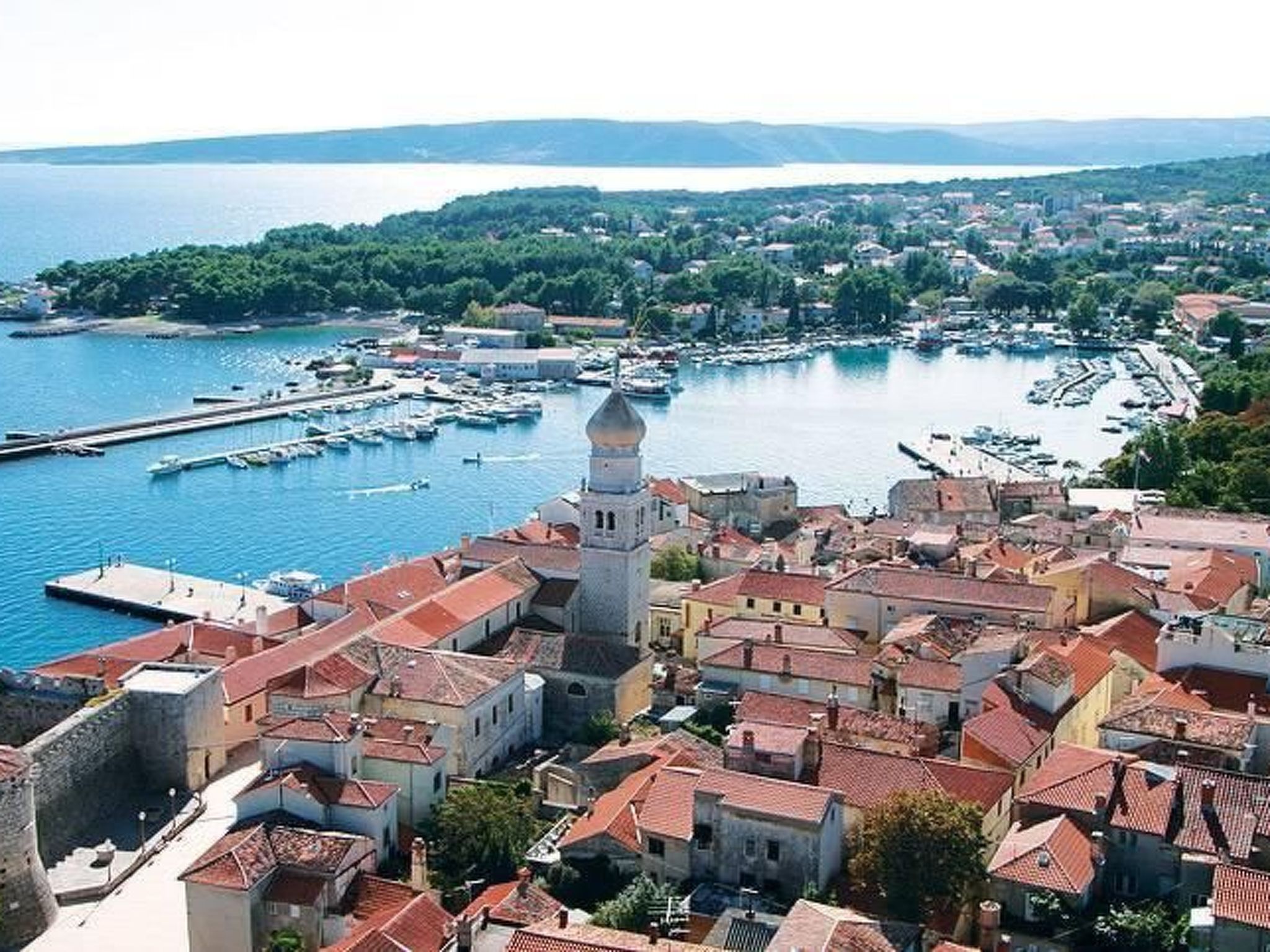 "Lana" mit Schwimmbad-Image-tags.info