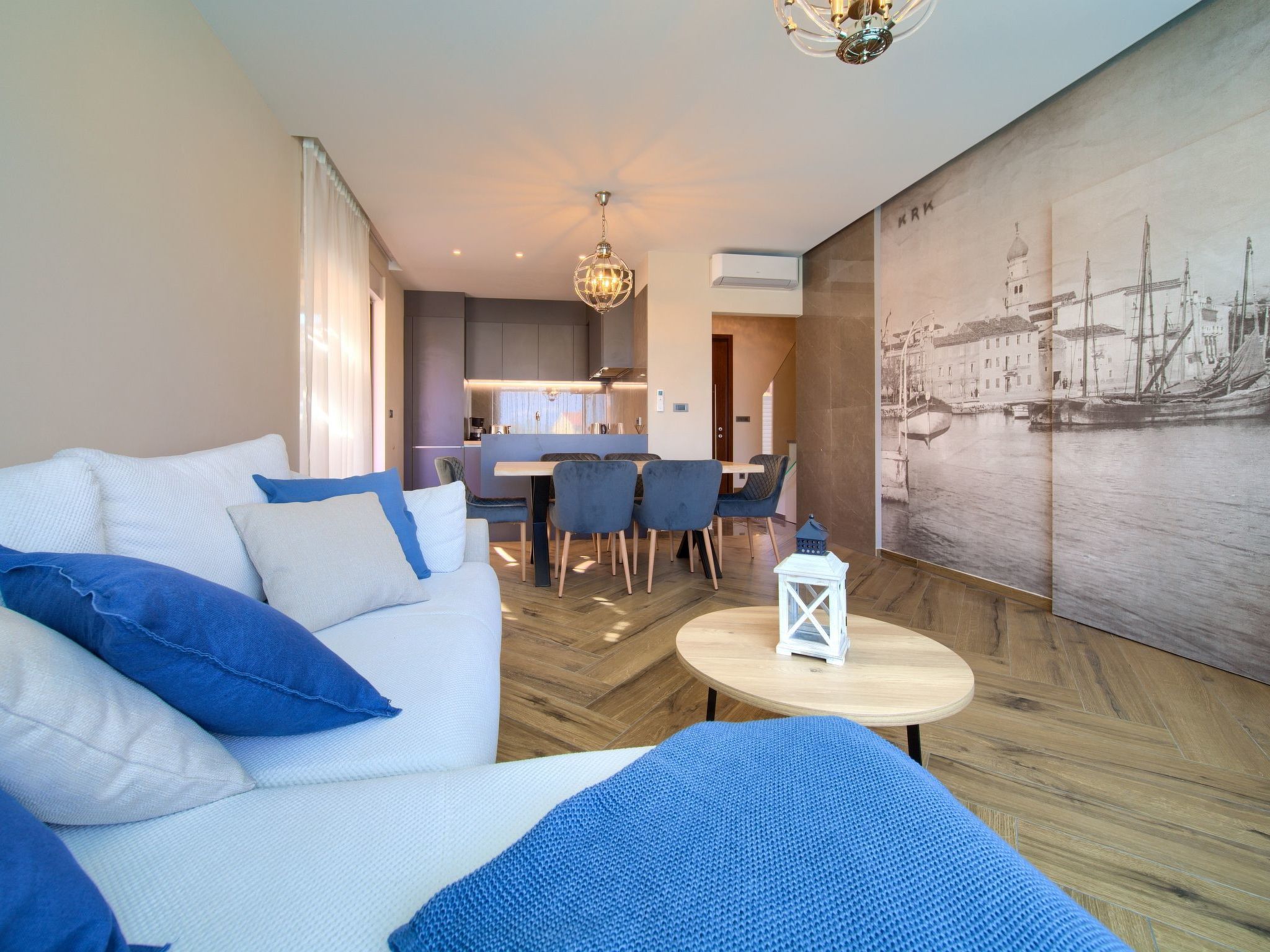 "Lana" mit Schwimmbad-Image-tags.info