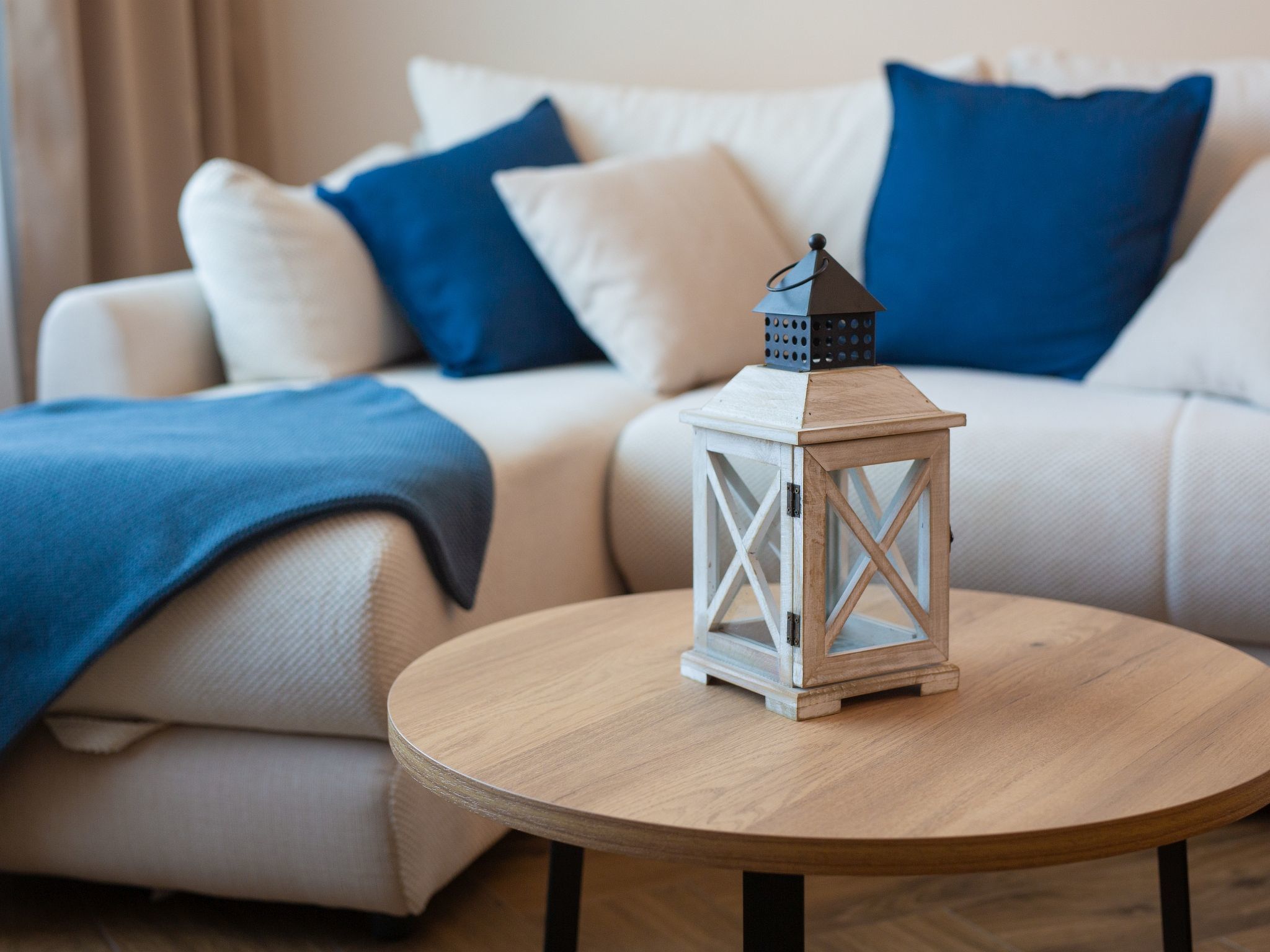 "Lana" mit Schwimmbad-Image-tags.info